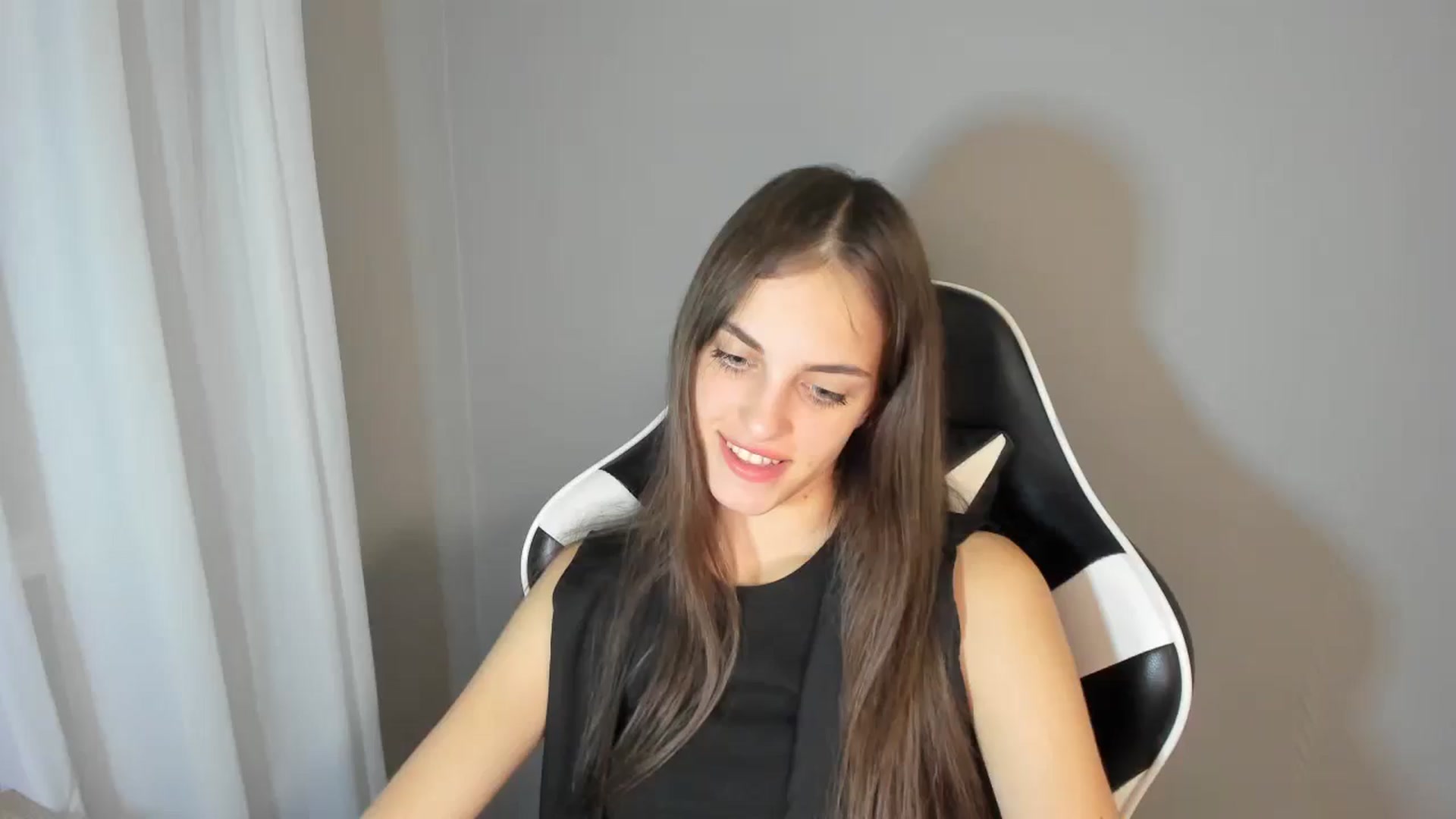 Gallery image thumbnail from Dashamoxy's myfreecams stream on, 08/12/2025, 18:49 image 13 of 20