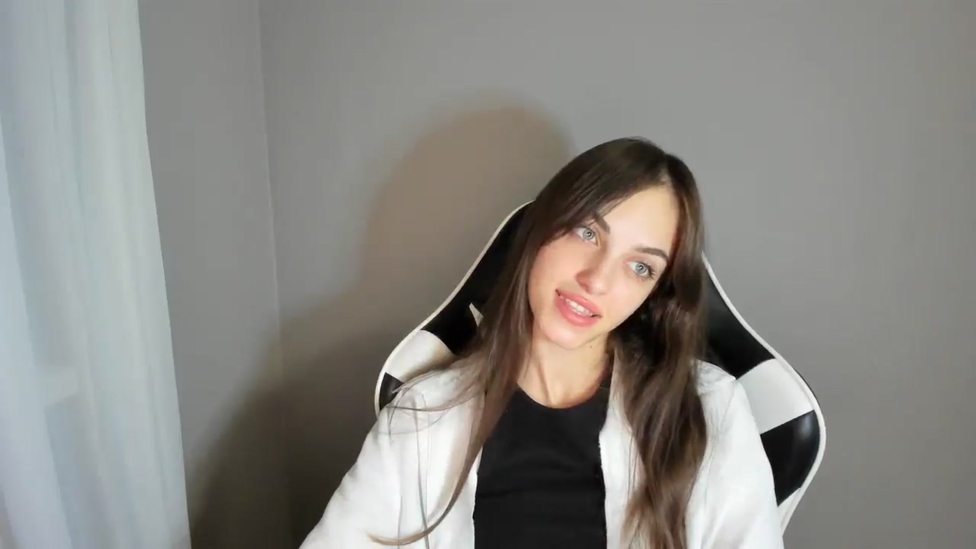 Gallery image thumbnail from Dashamoxy's myfreecams stream on, 08/14/2025, 18:30 image 18 of 20