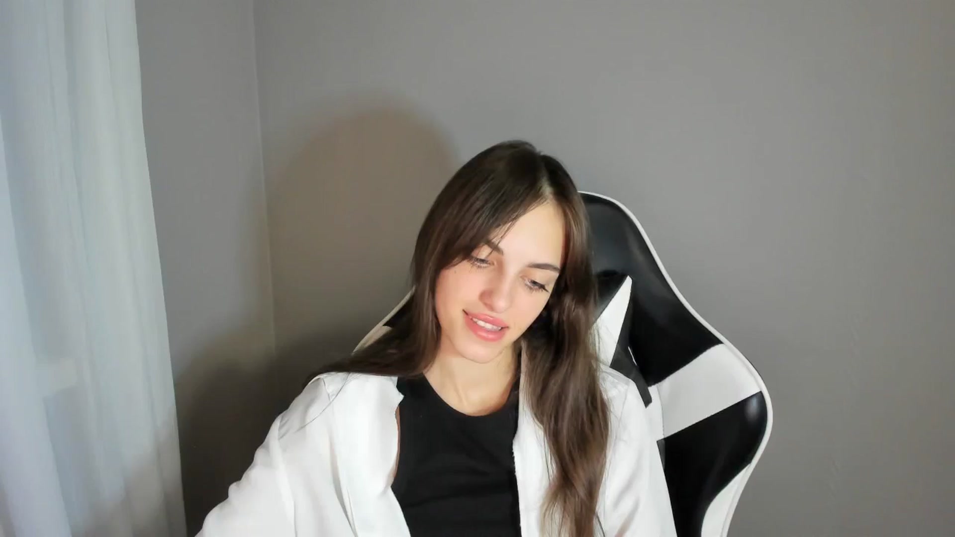 Gallery image thumbnail from Dashamoxy's myfreecams stream on, 08/14/2025, 18:30 image 17 of 20