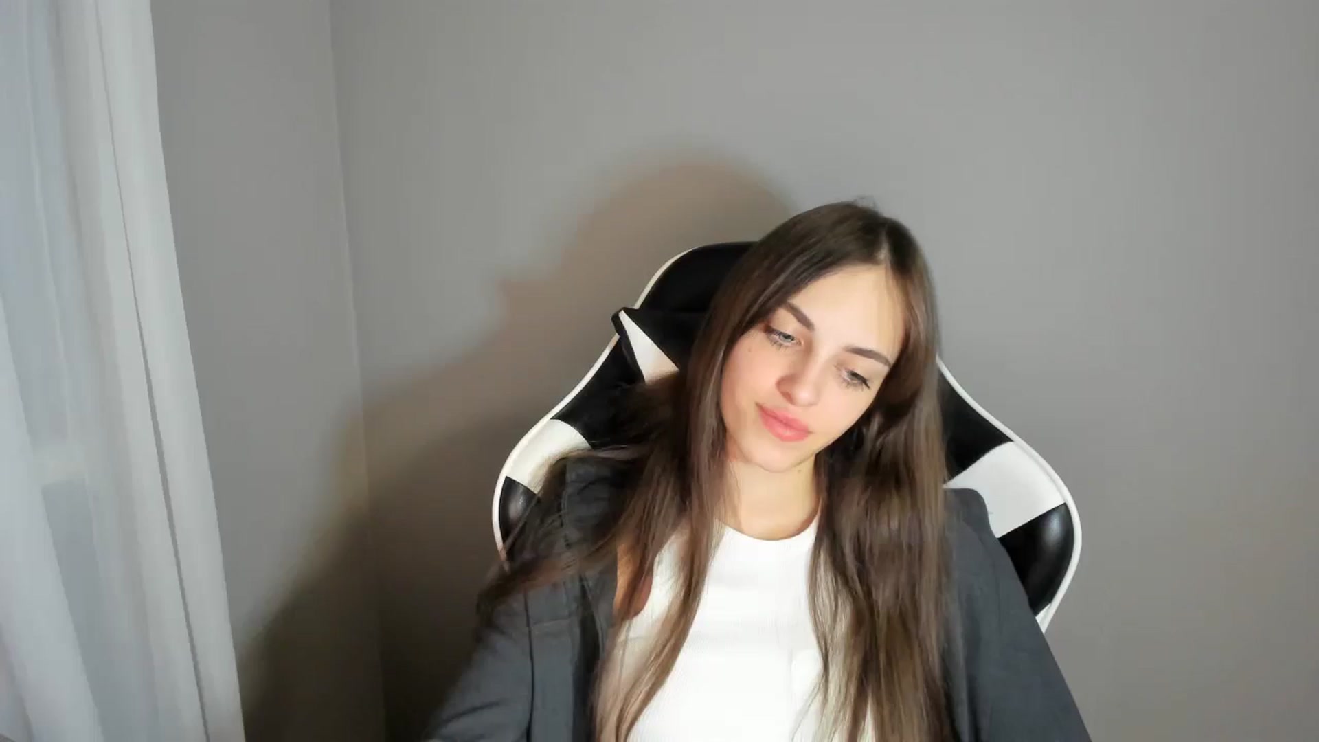 Gallery image thumbnail from Dashamoxy's myfreecams stream on, 08/15/2025, 20:32 image 3 of 20