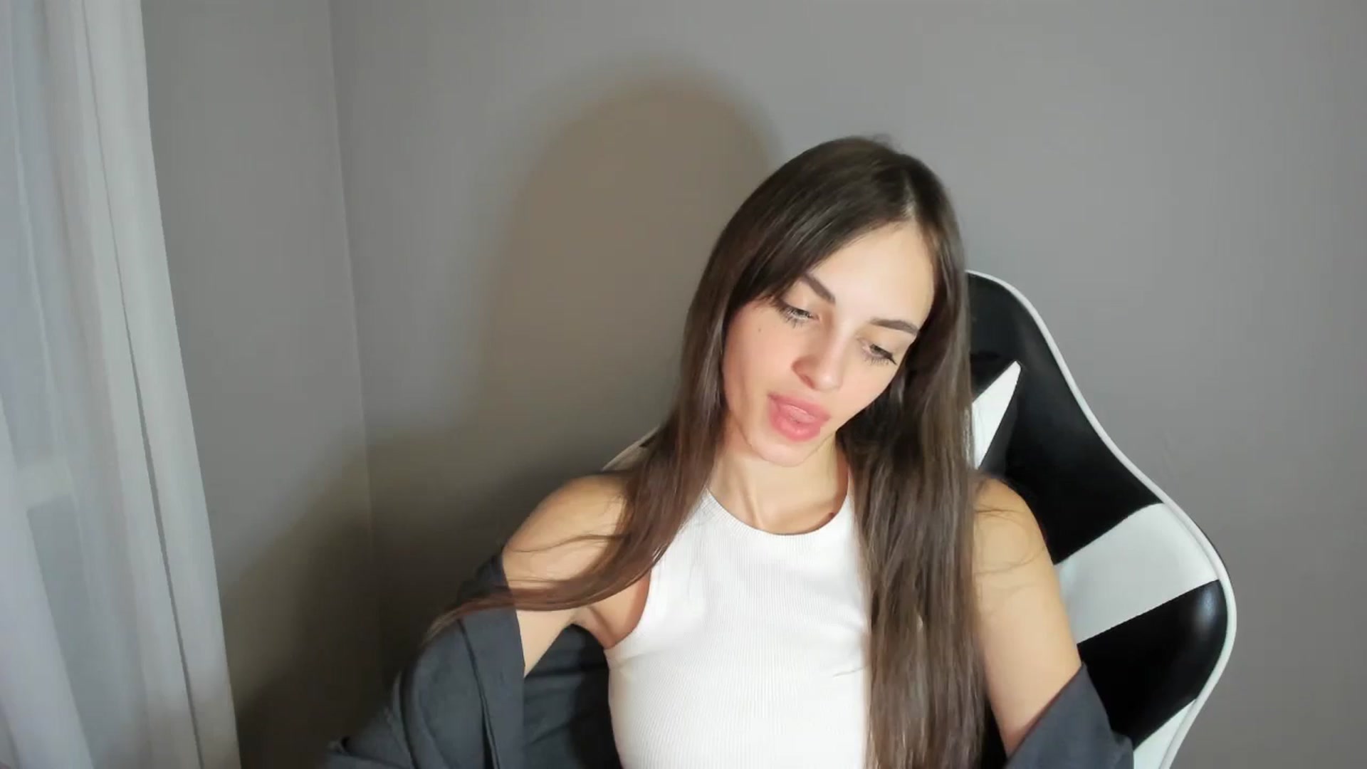 Gallery image thumbnail from Dashamoxy's myfreecams stream on, 08/15/2025, 20:32 image 17 of 20