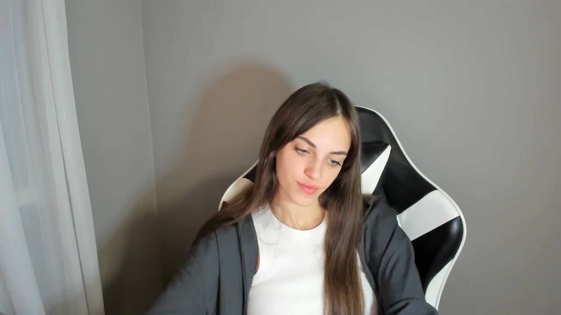 Gallery image thumbnail from Dashamoxy's myfreecams stream on, 08/15/2025, 20:32 image 13 of 20