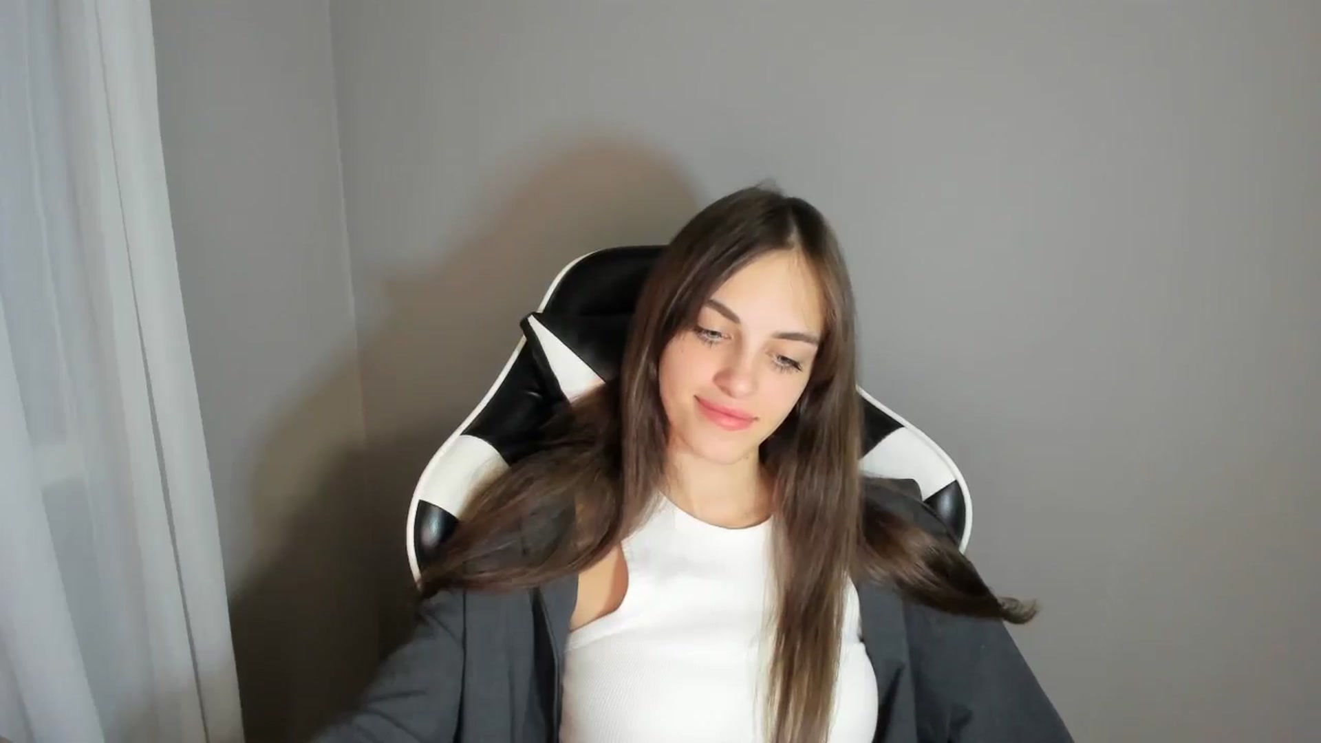Gallery image thumbnail from Dashamoxy's myfreecams stream on, 08/15/2025, 20:32 image 5 of 20