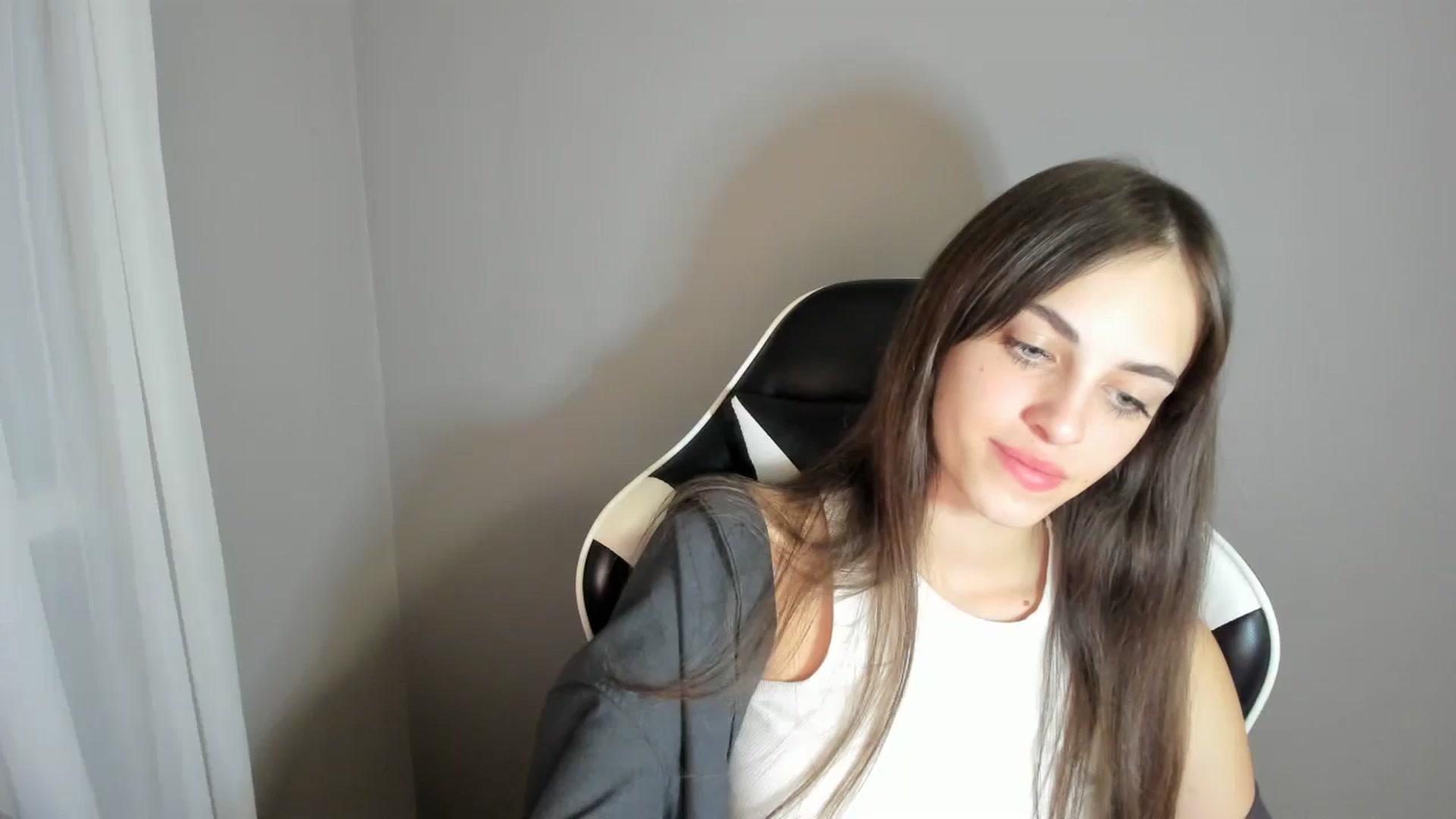Gallery image thumbnail from Dashamoxy's myfreecams stream on, 08/15/2025, 20:32 image 16 of 20