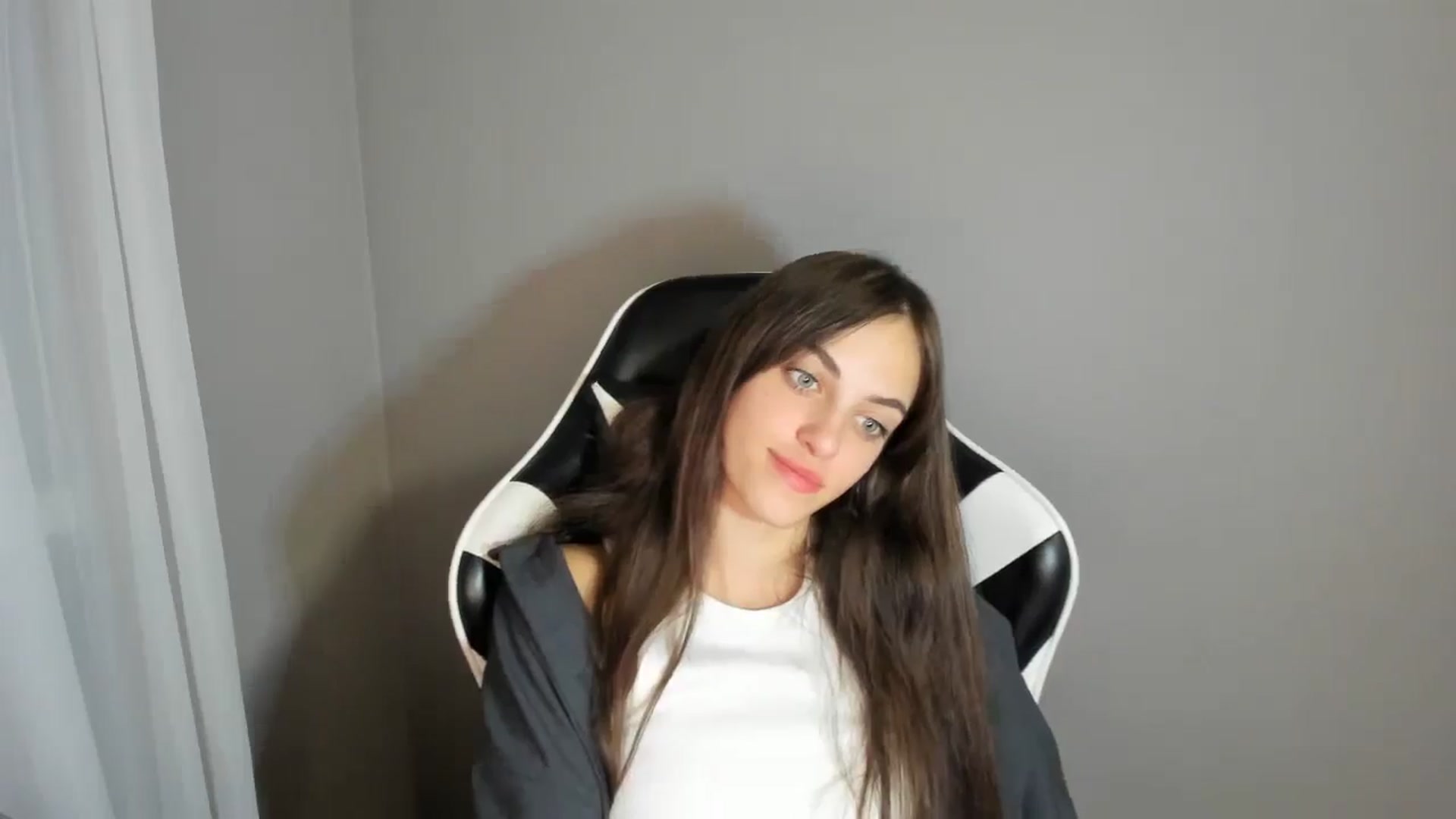 Gallery image thumbnail from Dashamoxy's myfreecams stream on, 08/15/2025, 20:32 image 19 of 20