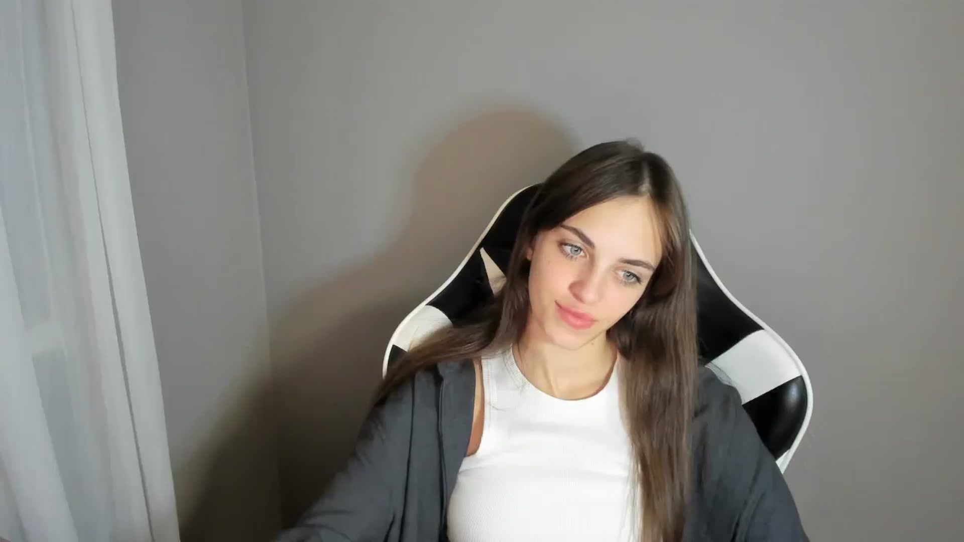 Gallery image thumbnail from Dashamoxy's myfreecams stream on, 08/15/2025, 20:32 image 12 of 20