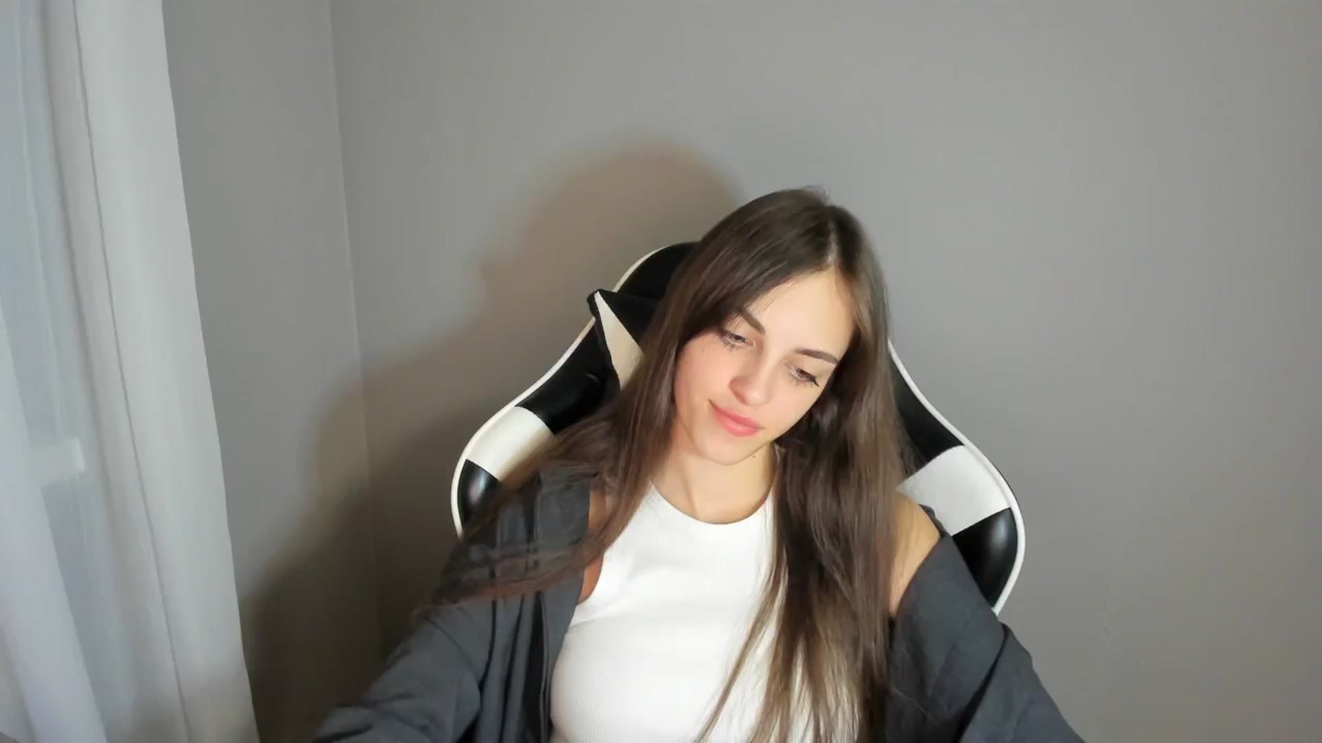 Gallery image thumbnail from Dashamoxy's myfreecams stream on, 08/15/2025, 20:32 image 1 of 20