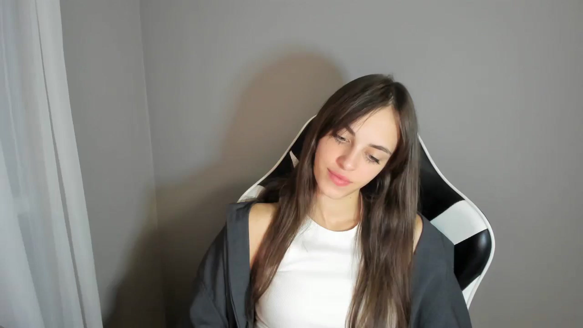 Gallery image thumbnail from Dashamoxy's myfreecams stream on, 08/15/2025, 20:32 image 18 of 20