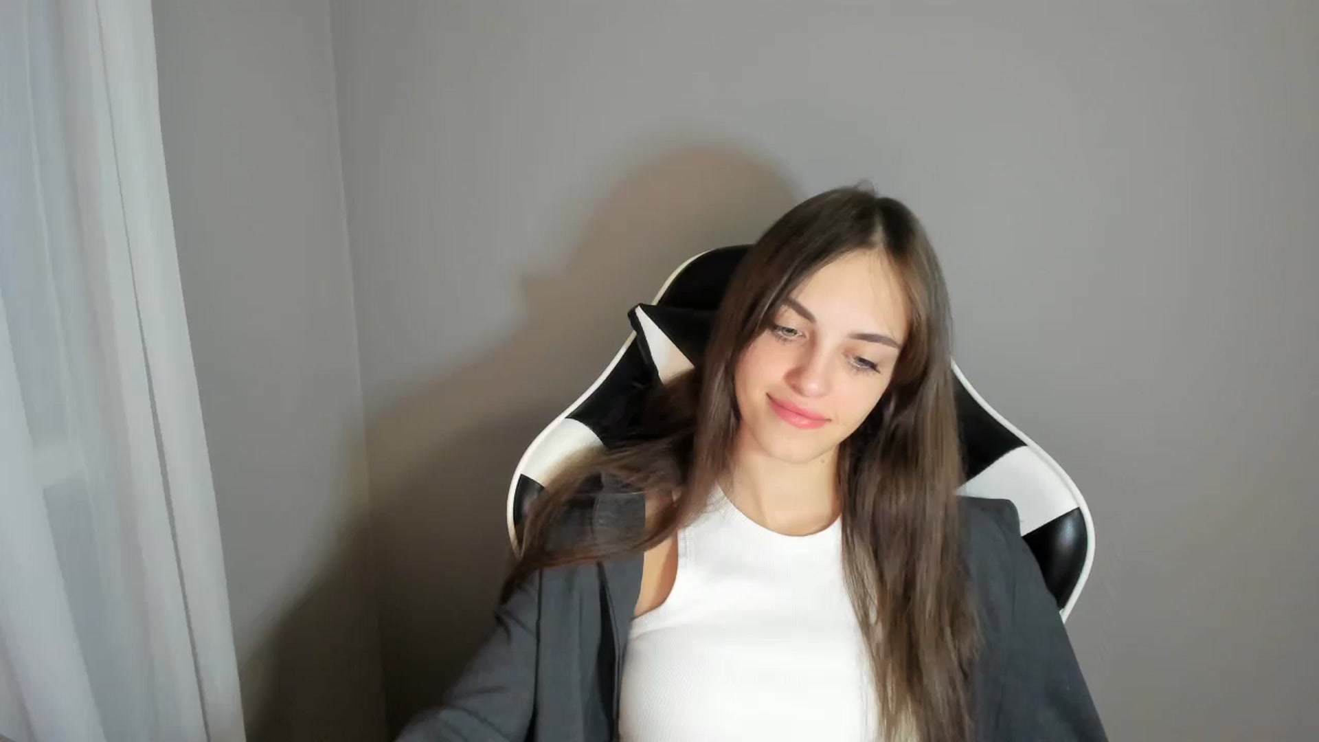 Gallery image thumbnail from Dashamoxy's myfreecams stream on, 08/15/2025, 20:32 image 4 of 20