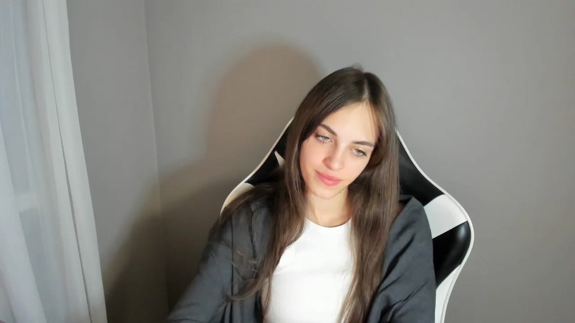 Gallery image thumbnail from Dashamoxy's myfreecams stream on, 08/15/2025, 20:32 image 10 of 20