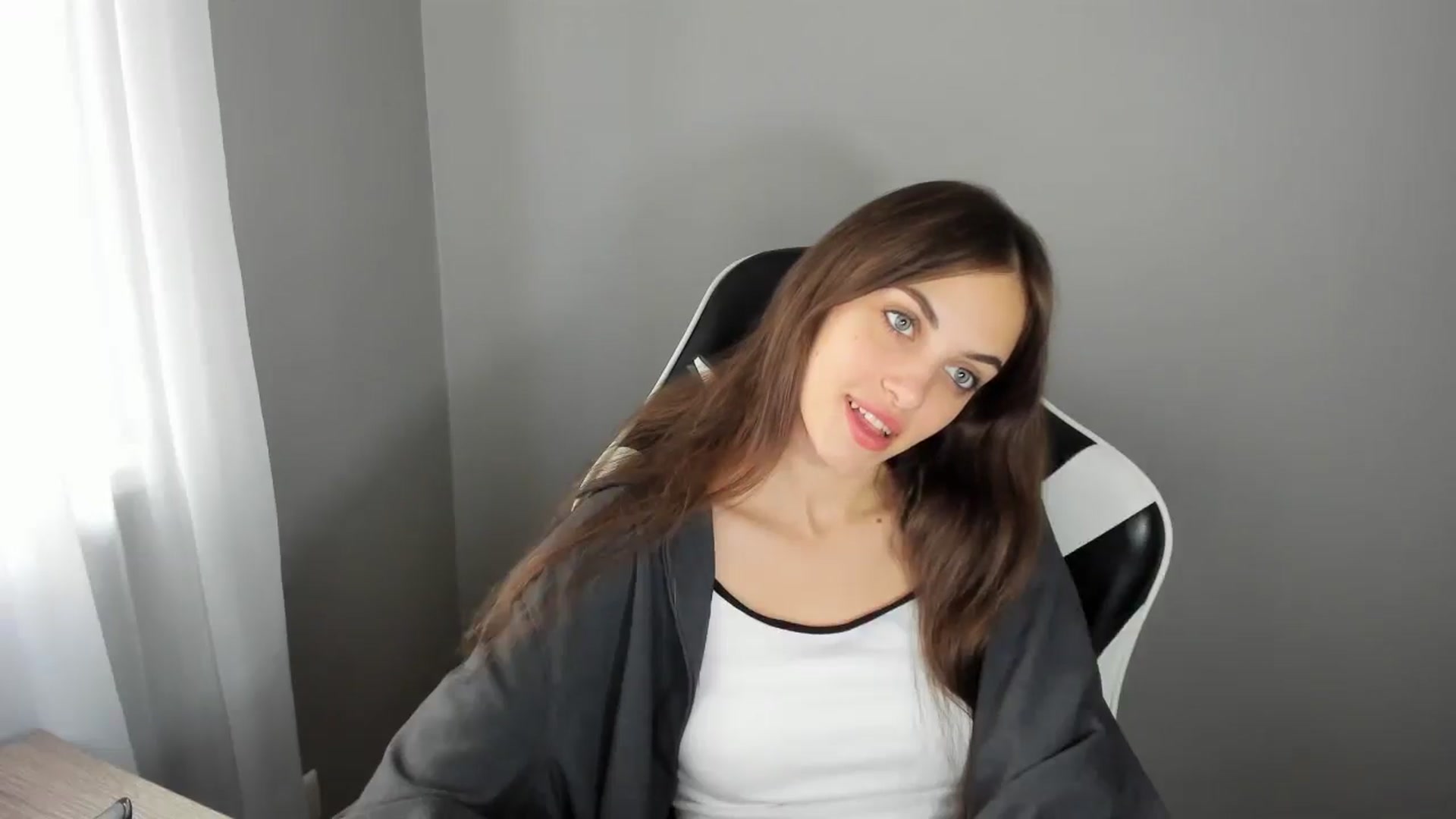 Gallery image thumbnail from Dashamoxy's myfreecams stream on, 08/17/2025, 14:10 image 16 of 20