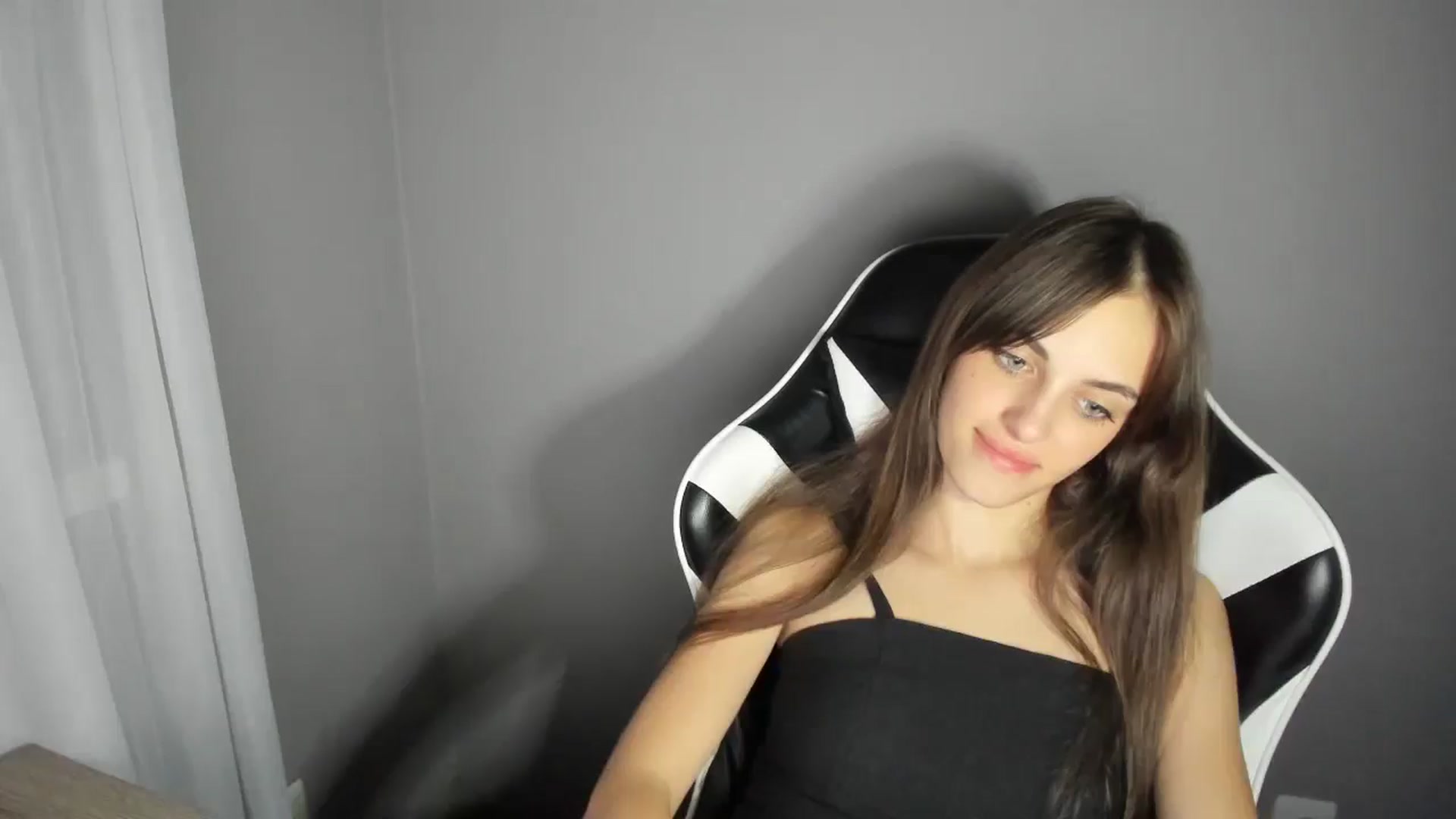 Gallery image thumbnail from Dashamoxy's myfreecams stream on, 08/18/2025, 18:02 image 19 of 20