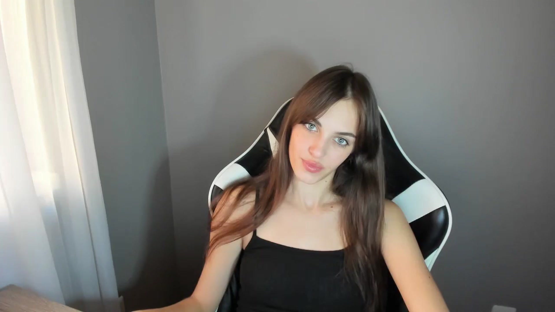 Gallery image thumbnail from Dashamoxy's myfreecams stream on, 08/18/2025, 18:02 image 3 of 20