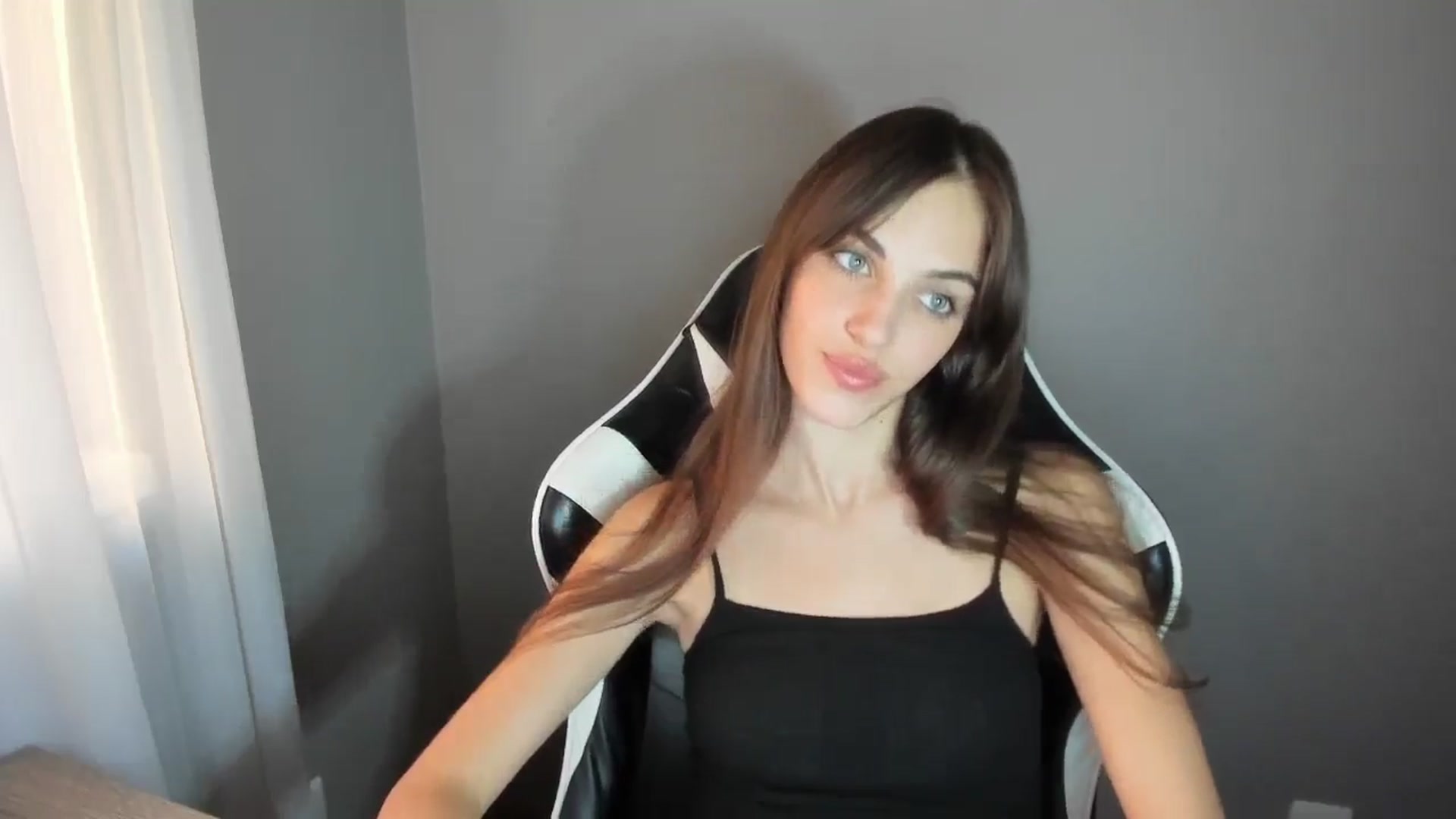 Gallery image thumbnail from Dashamoxy's myfreecams stream on, 08/18/2025, 18:02 image 4 of 20