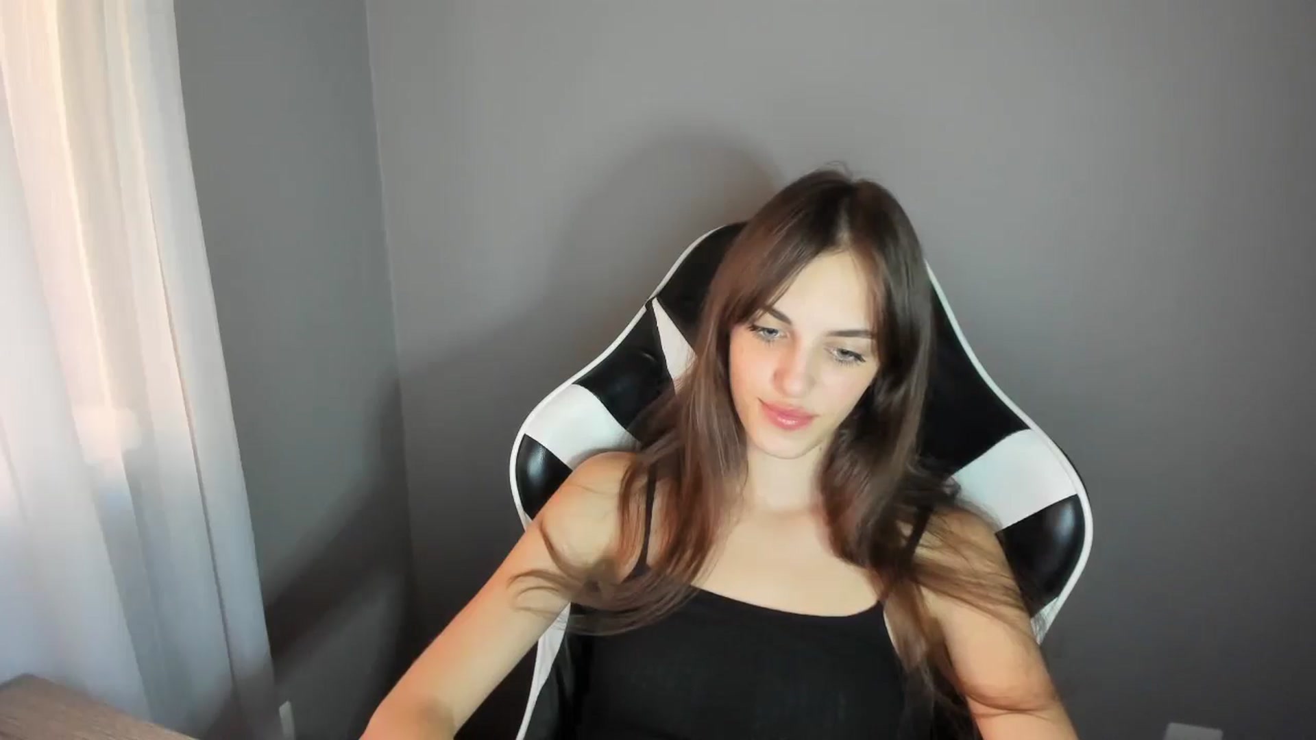 Gallery image thumbnail from Dashamoxy's myfreecams stream on, 08/18/2025, 18:02 image 5 of 20