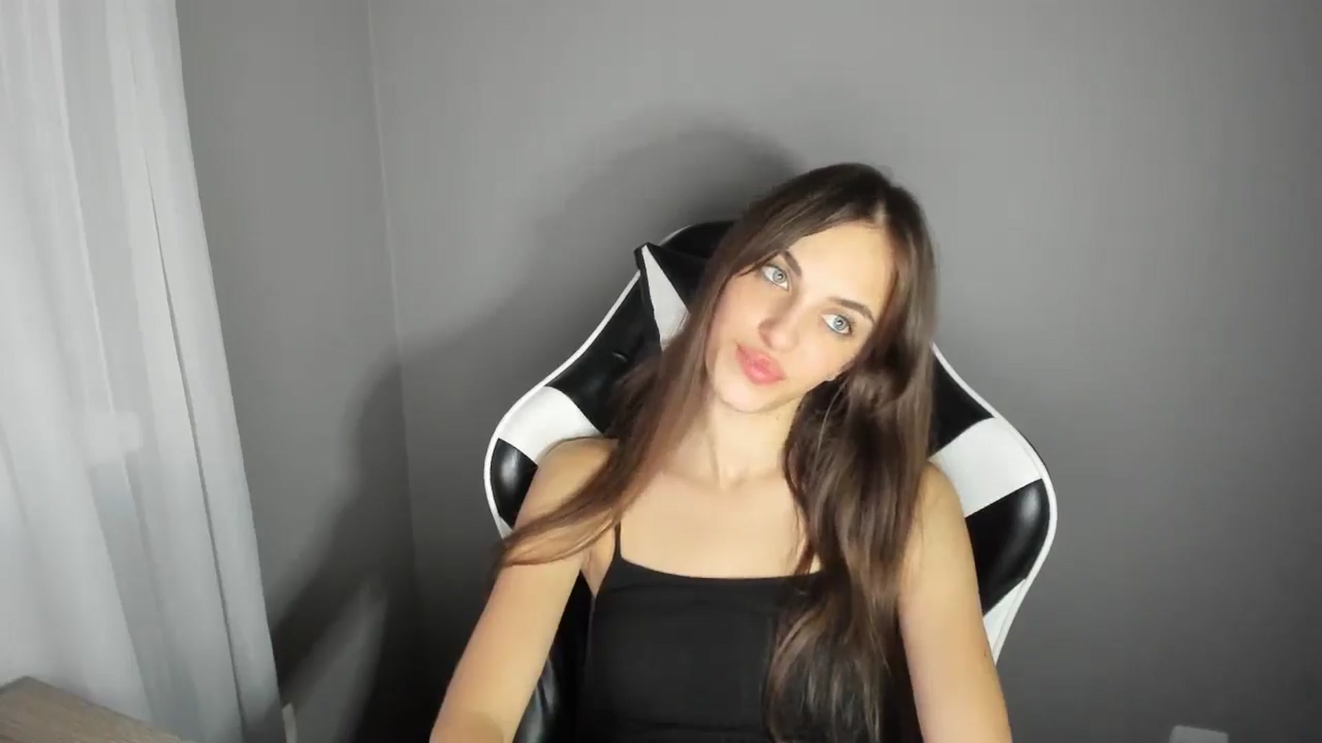 Gallery image thumbnail from Dashamoxy's myfreecams stream on, 08/18/2025, 18:02 image 9 of 20