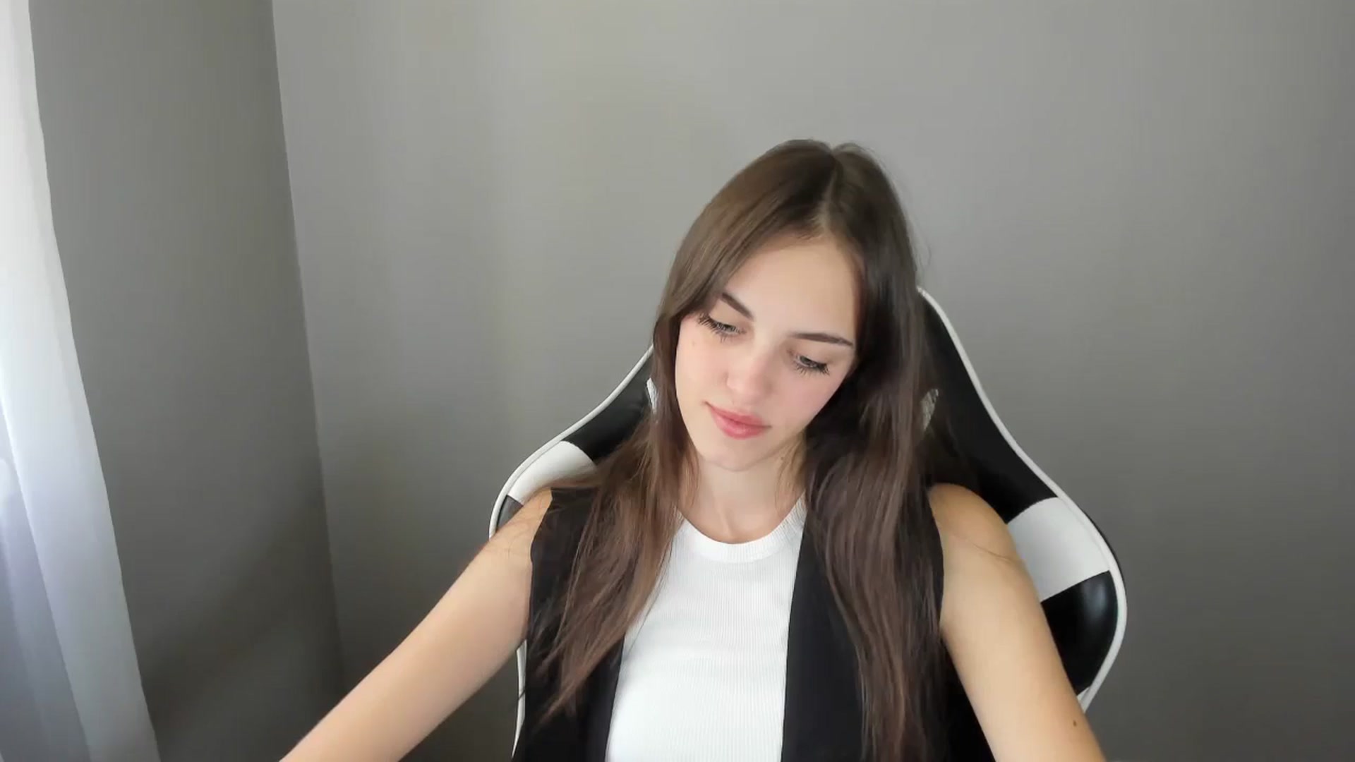 Gallery image thumbnail from Dashamoxy's myfreecams stream on, 08/21/2025, 10:55 image 9 of 20