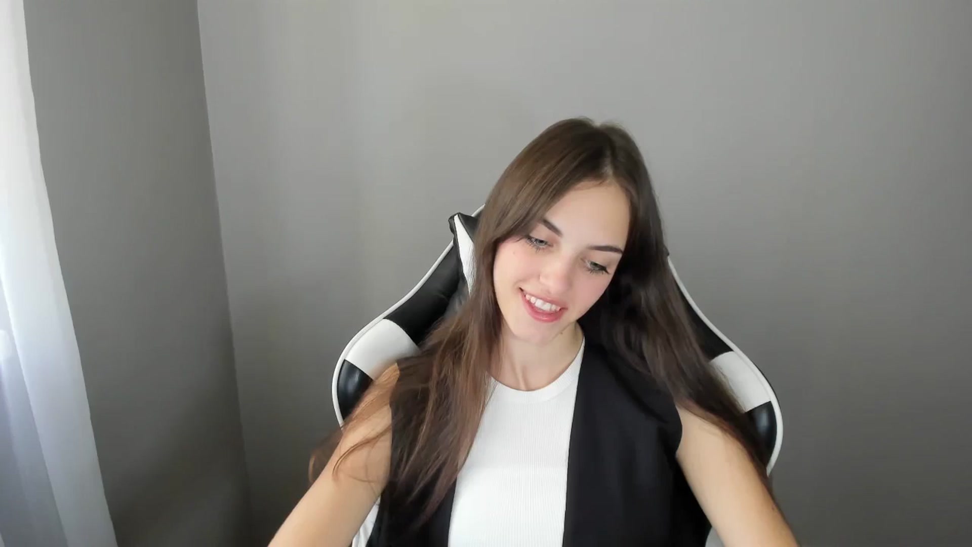 Gallery image thumbnail from Dashamoxy's myfreecams stream on, 08/21/2025, 10:55 image 12 of 20