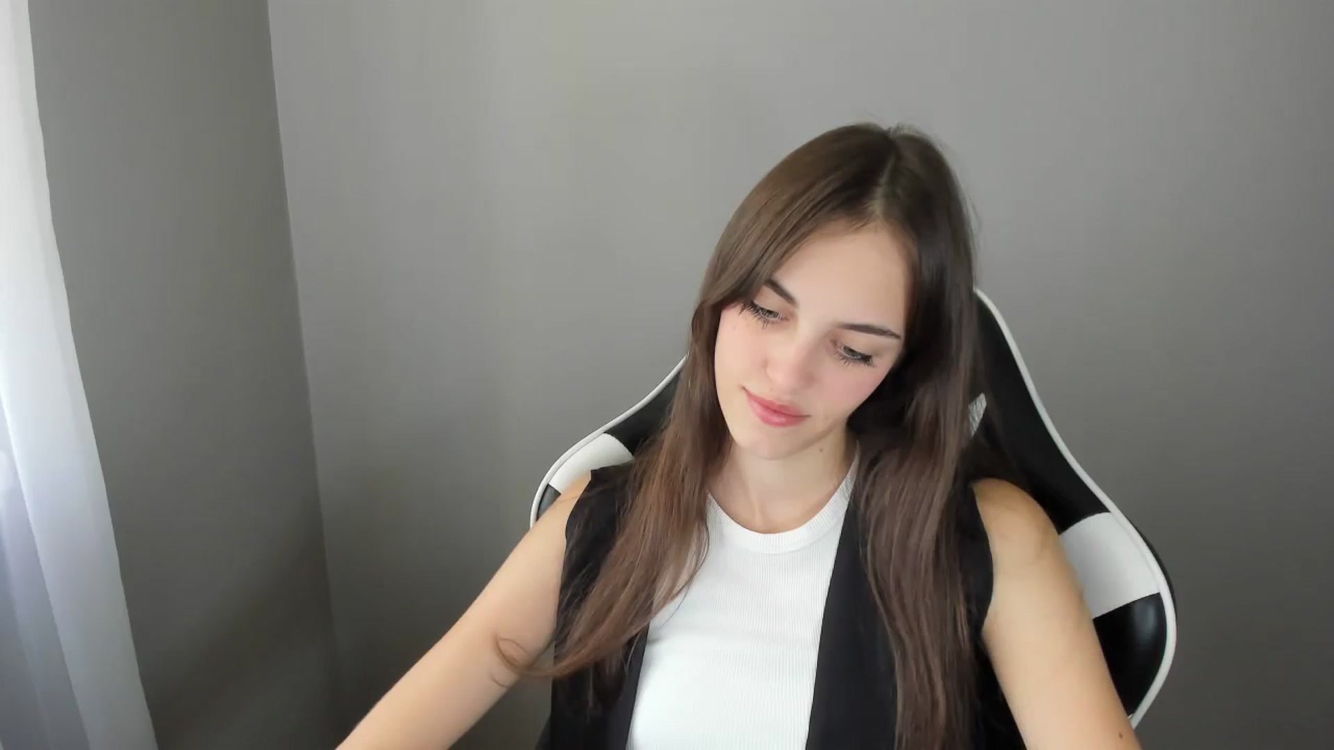 Gallery image thumbnail from Dashamoxy's myfreecams stream on, 08/21/2025, 10:55 image 3 of 20
