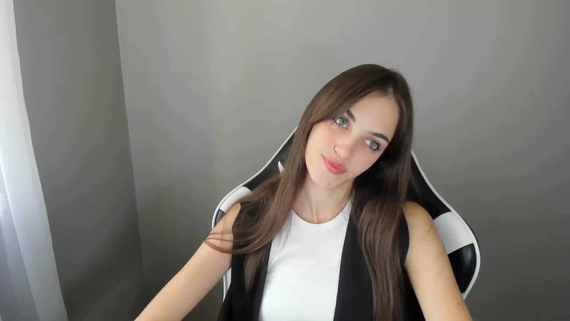 Gallery image thumbnail from Dashamoxy's myfreecams stream on, 08/21/2025, 10:55 image 5 of 20