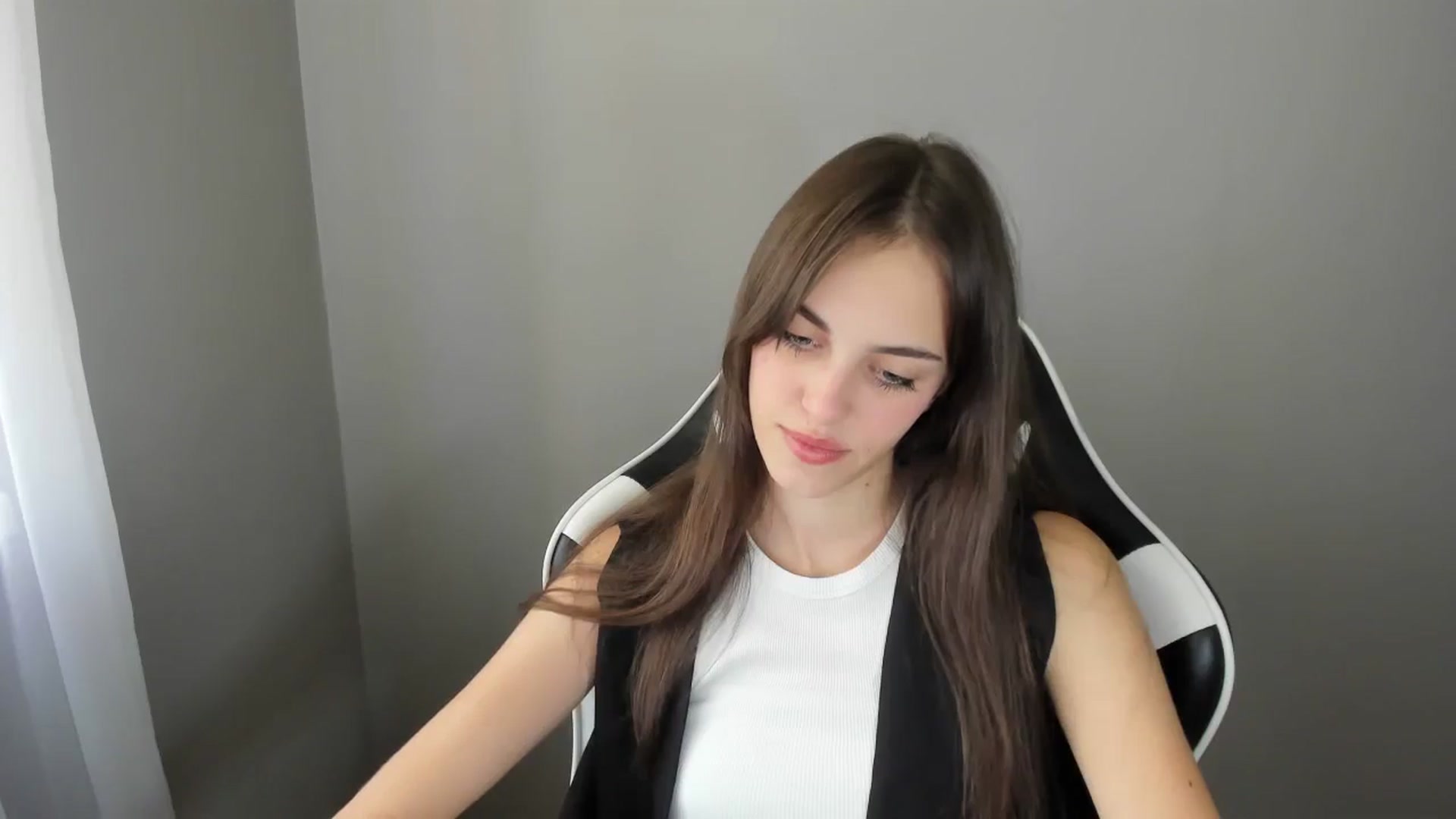 Gallery image thumbnail from Dashamoxy's myfreecams stream on, 08/21/2025, 10:55 image 4 of 20