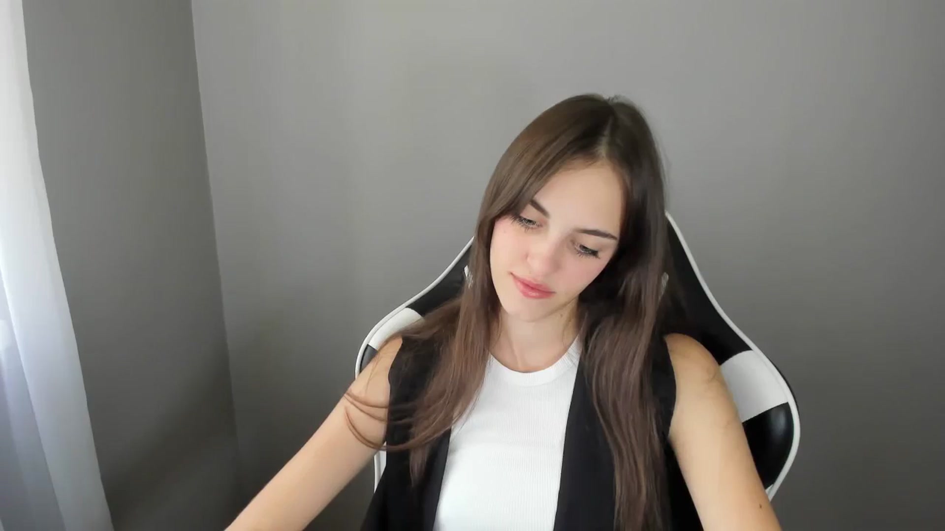 Gallery image thumbnail from Dashamoxy's myfreecams stream on, 08/21/2025, 10:55 image 6 of 20