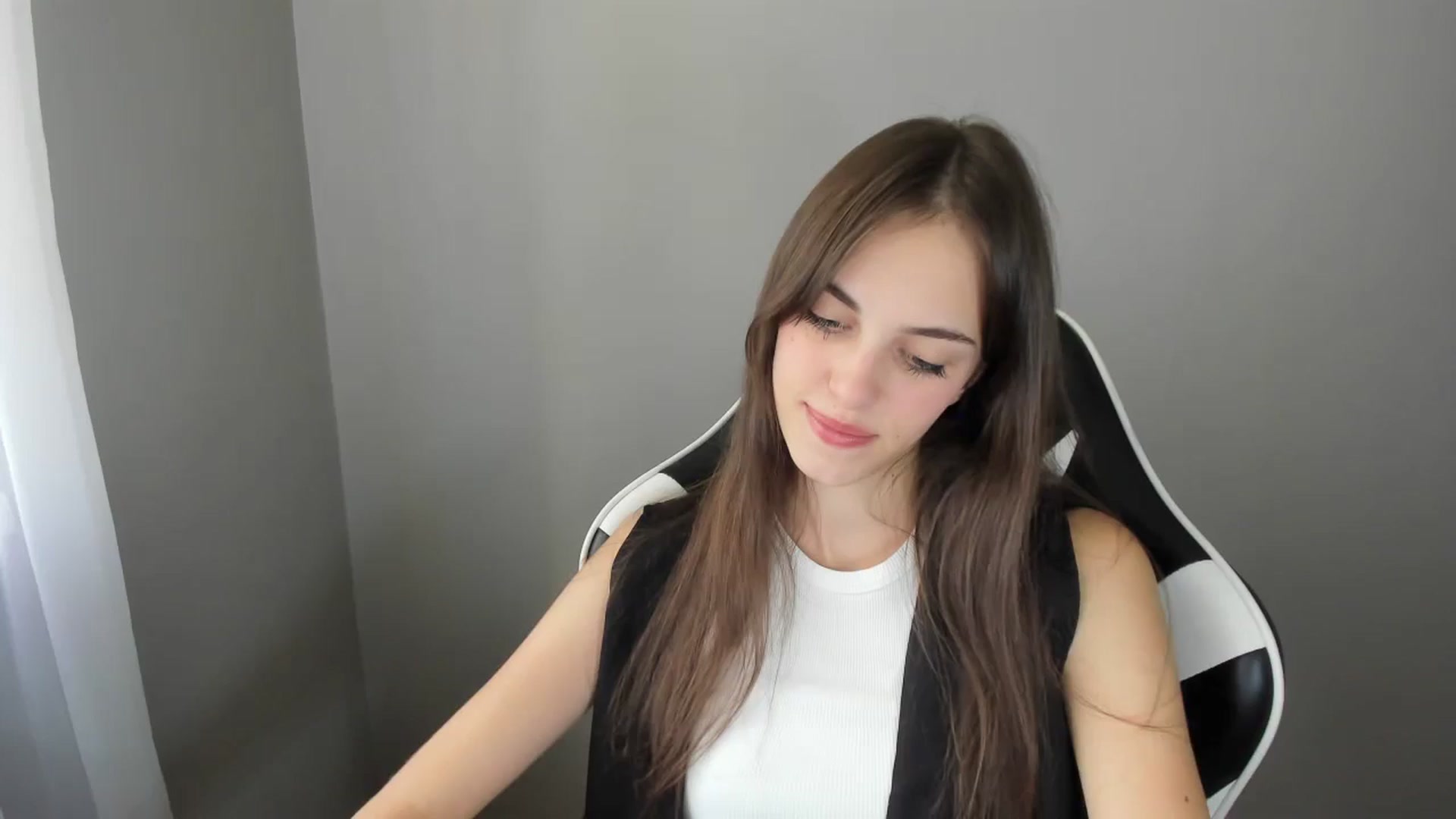 Gallery image thumbnail from Dashamoxy's myfreecams stream on, 08/21/2025, 10:55 image 1 of 20