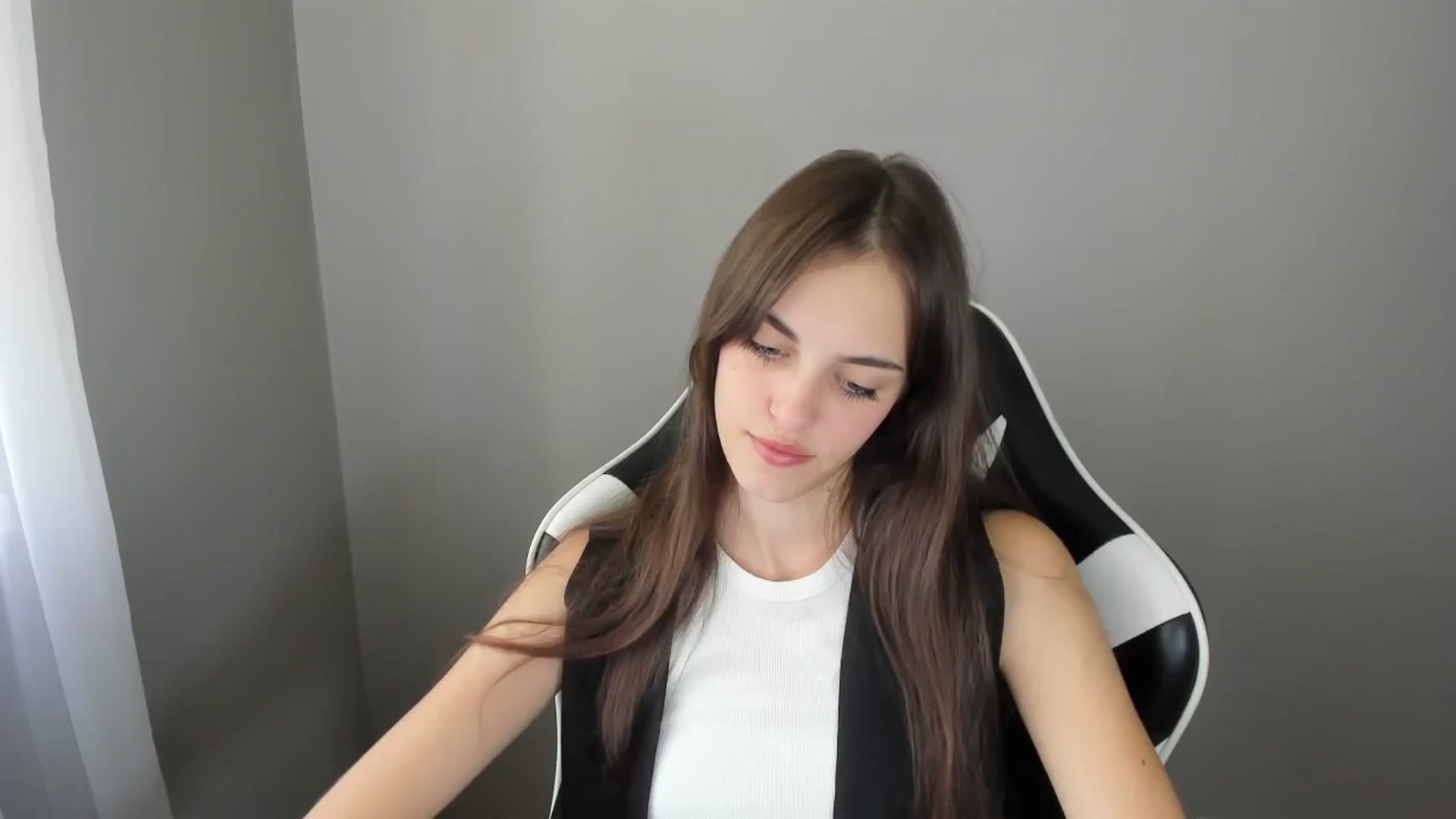 Gallery image thumbnail from Dashamoxy's myfreecams stream on, 08/21/2025, 10:55 image 8 of 20