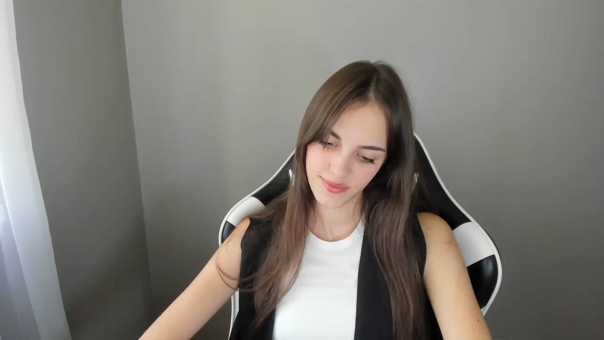 Gallery image thumbnail from Dashamoxy's myfreecams stream on, 08/21/2025, 10:55 image 7 of 20