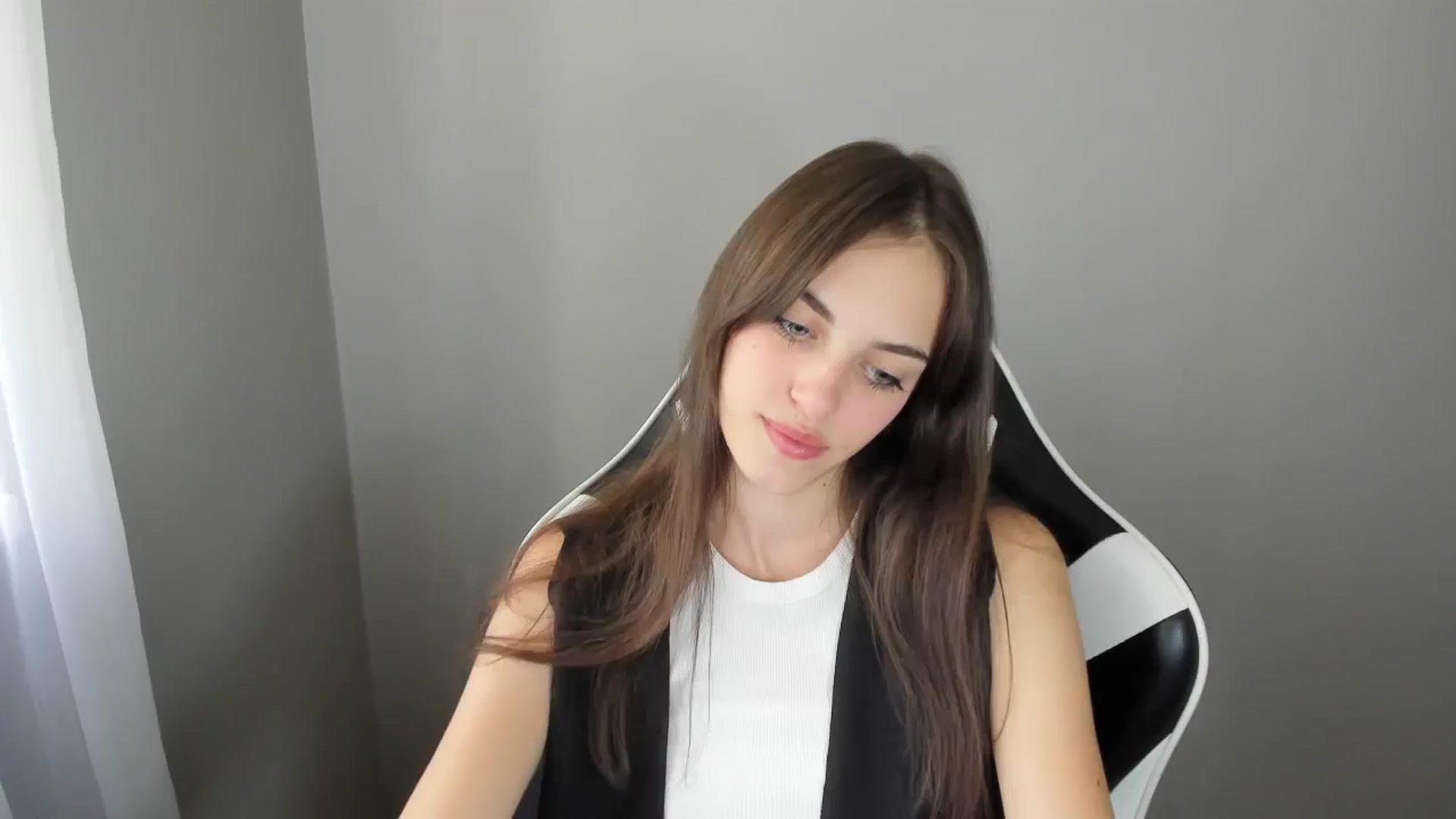 Gallery image thumbnail from Dashamoxy's myfreecams stream on, 08/21/2025, 10:55 image 16 of 20