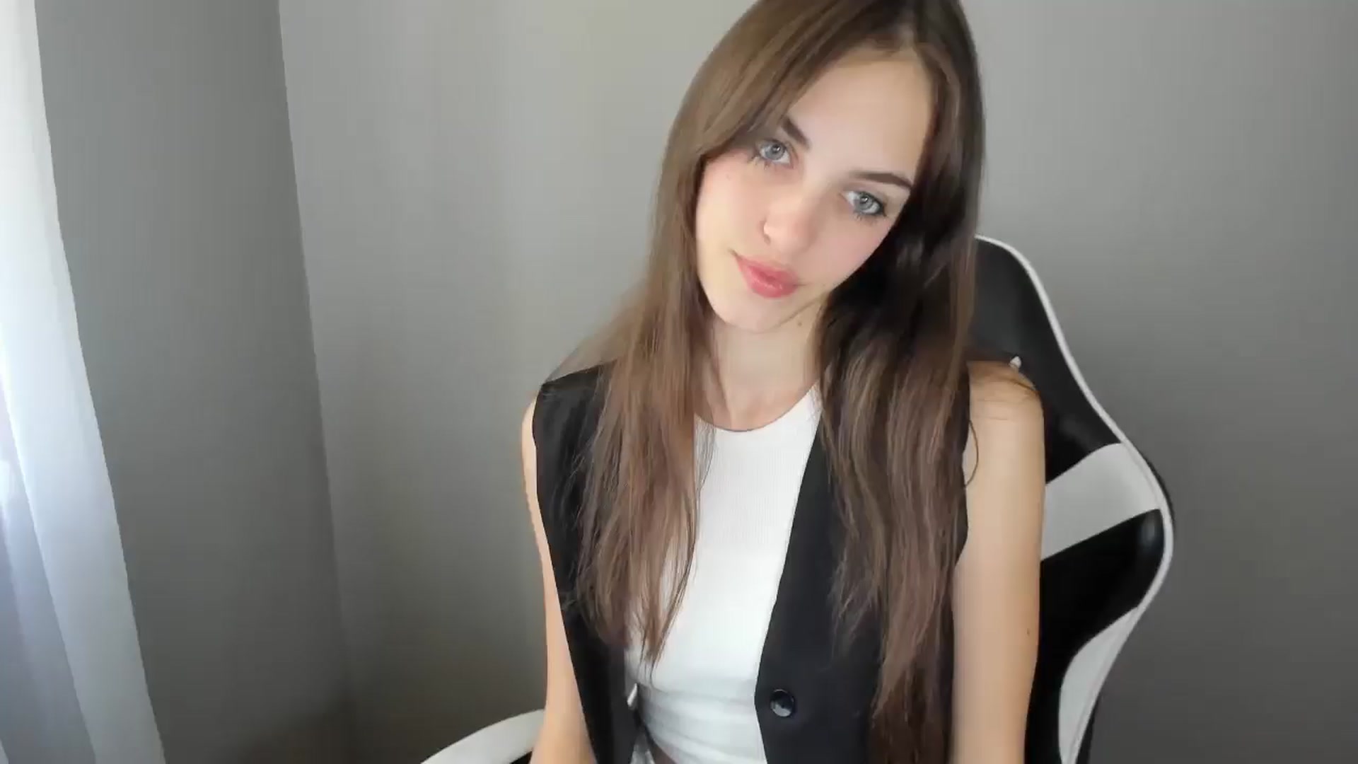 Gallery image thumbnail from Dashamoxy's myfreecams stream on, 08/21/2025, 10:55 image 14 of 20