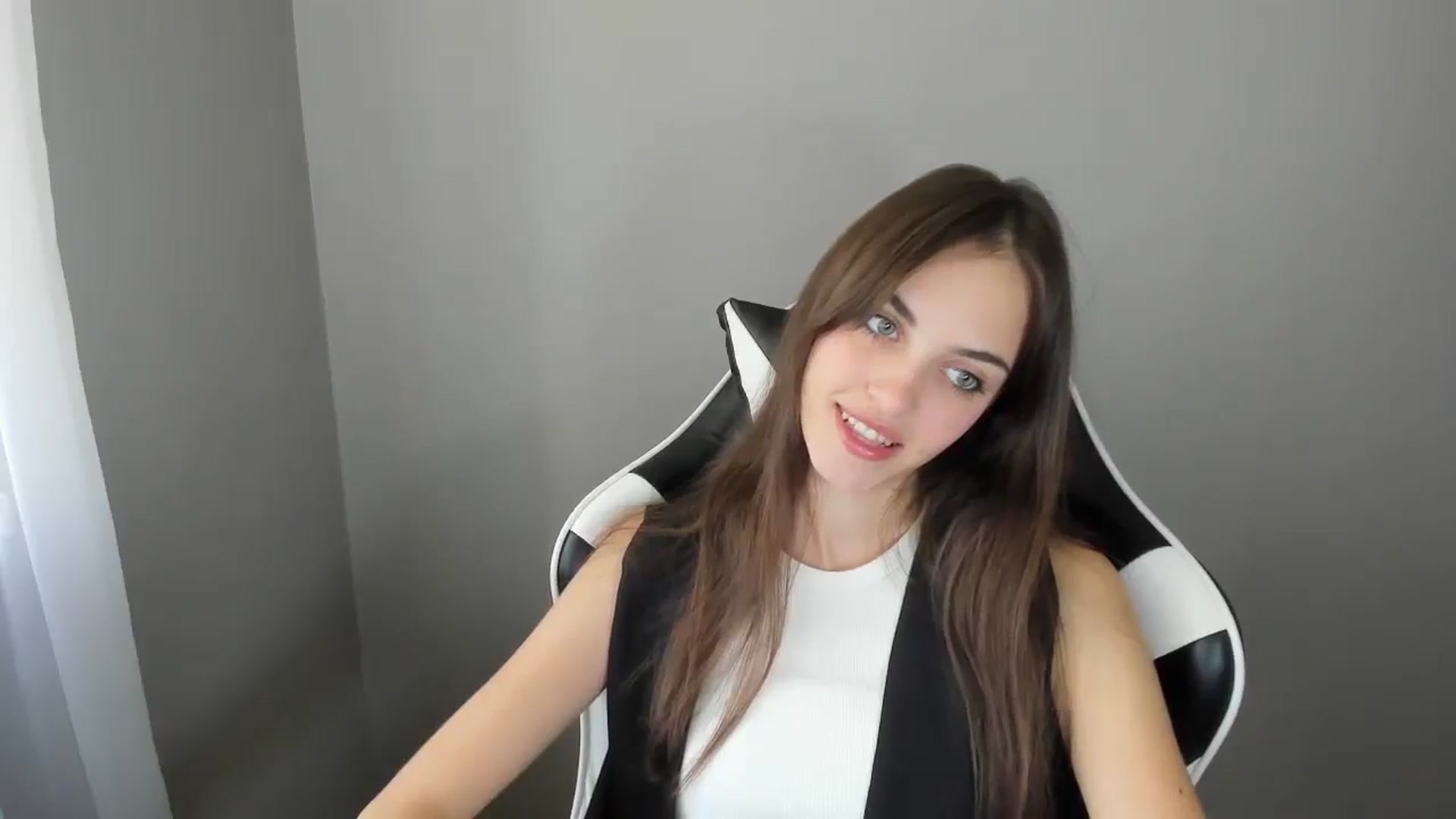 Gallery image thumbnail from Dashamoxy's myfreecams stream on, 08/21/2025, 10:55 image 10 of 20