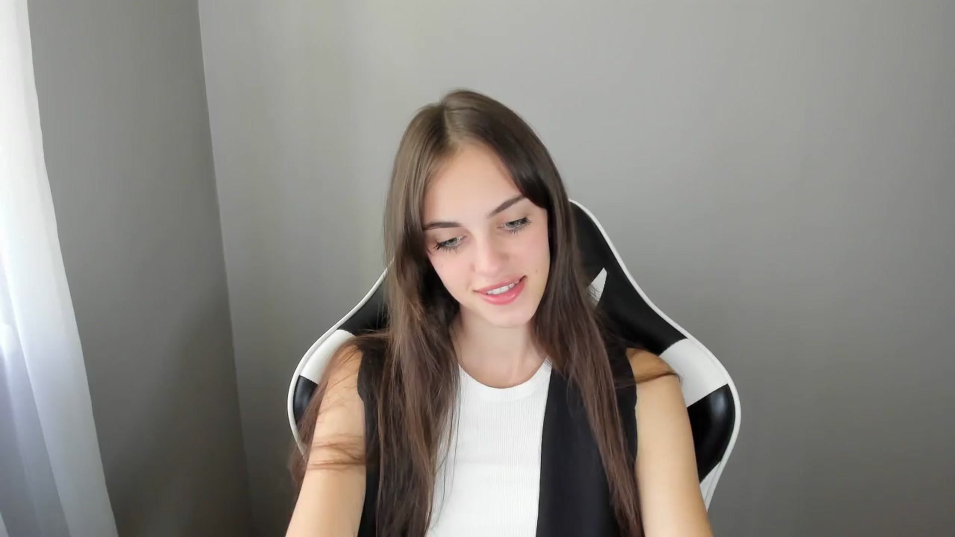 Gallery image thumbnail from Dashamoxy's myfreecams stream on, 08/21/2025, 10:55 image 17 of 20