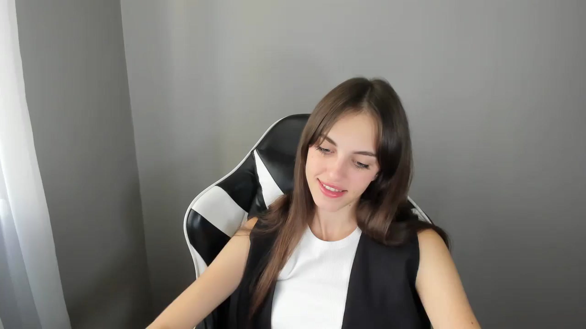 Gallery image thumbnail from Dashamoxy's myfreecams stream on, 08/21/2025, 12:48 image 5 of 20