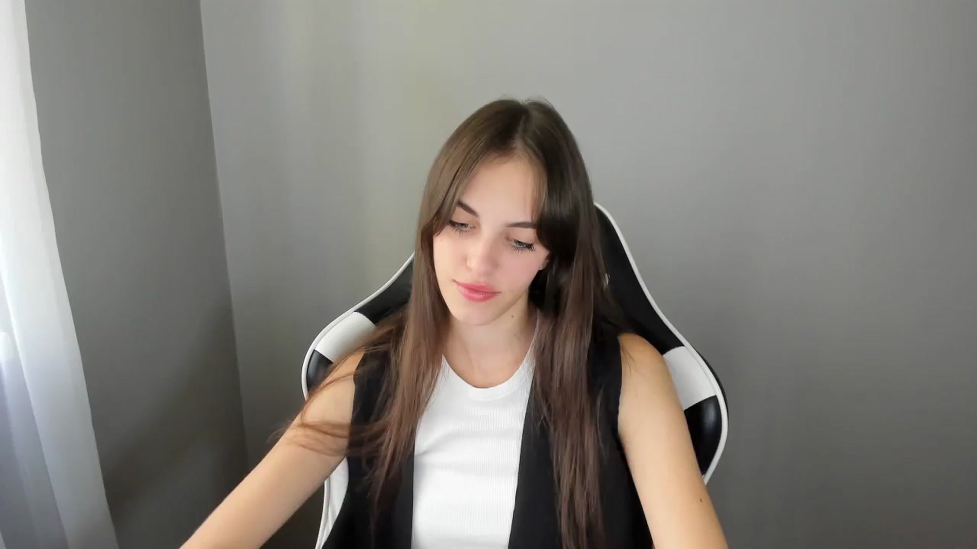 Gallery image thumbnail from Dashamoxy's myfreecams stream on, 08/21/2025, 12:48 image 1 of 20