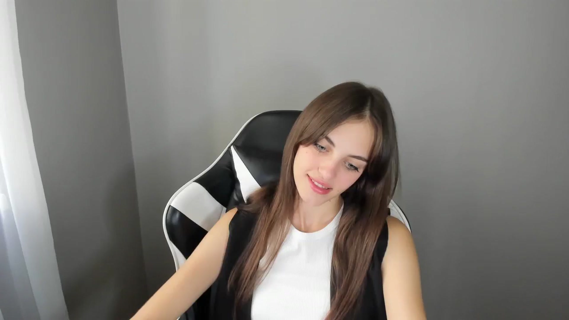 Gallery image thumbnail from Dashamoxy's myfreecams stream on, 08/21/2025, 12:48 image 7 of 20