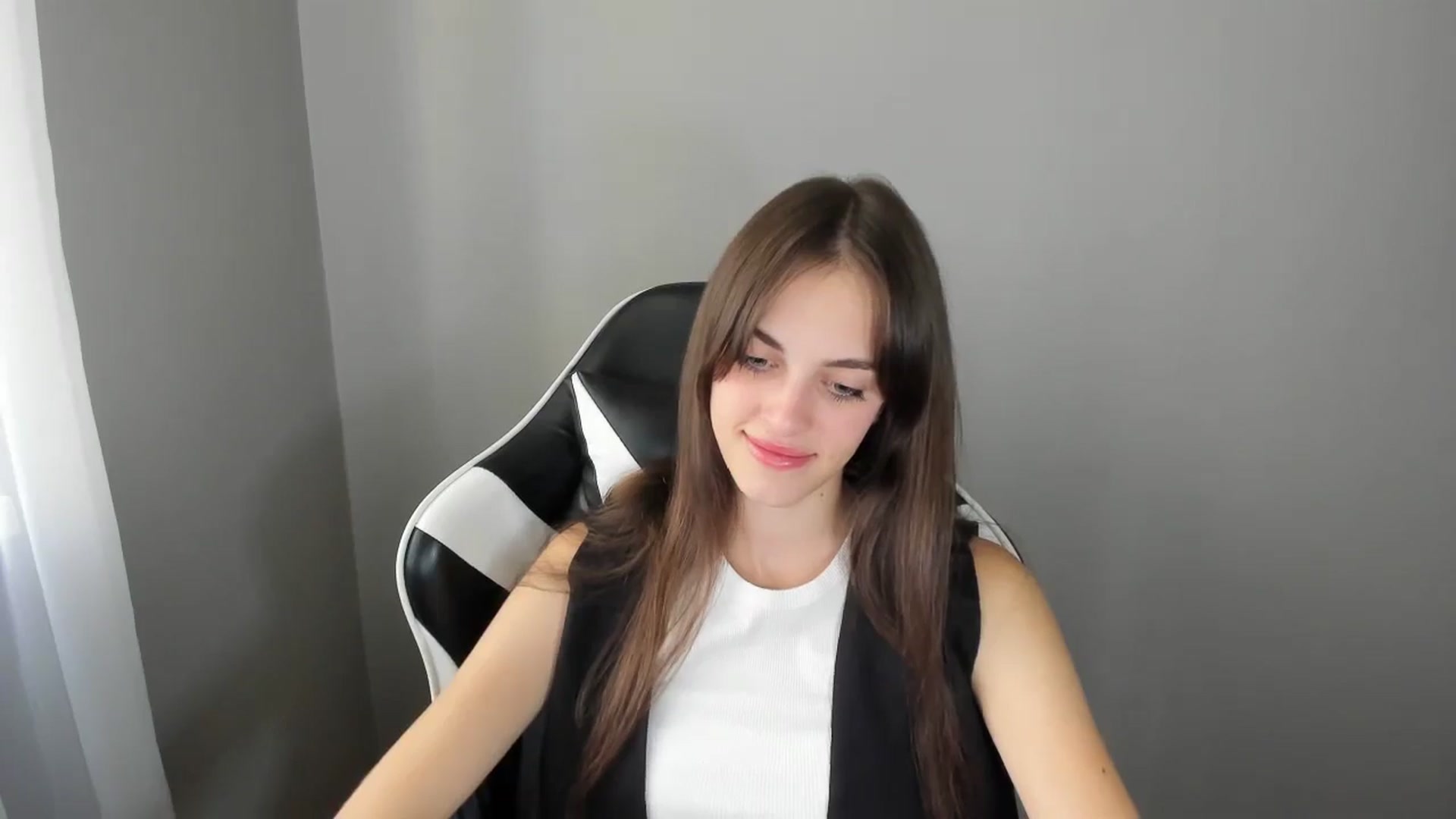 Gallery image thumbnail from Dashamoxy's myfreecams stream on, 08/21/2025, 12:48 image 6 of 20