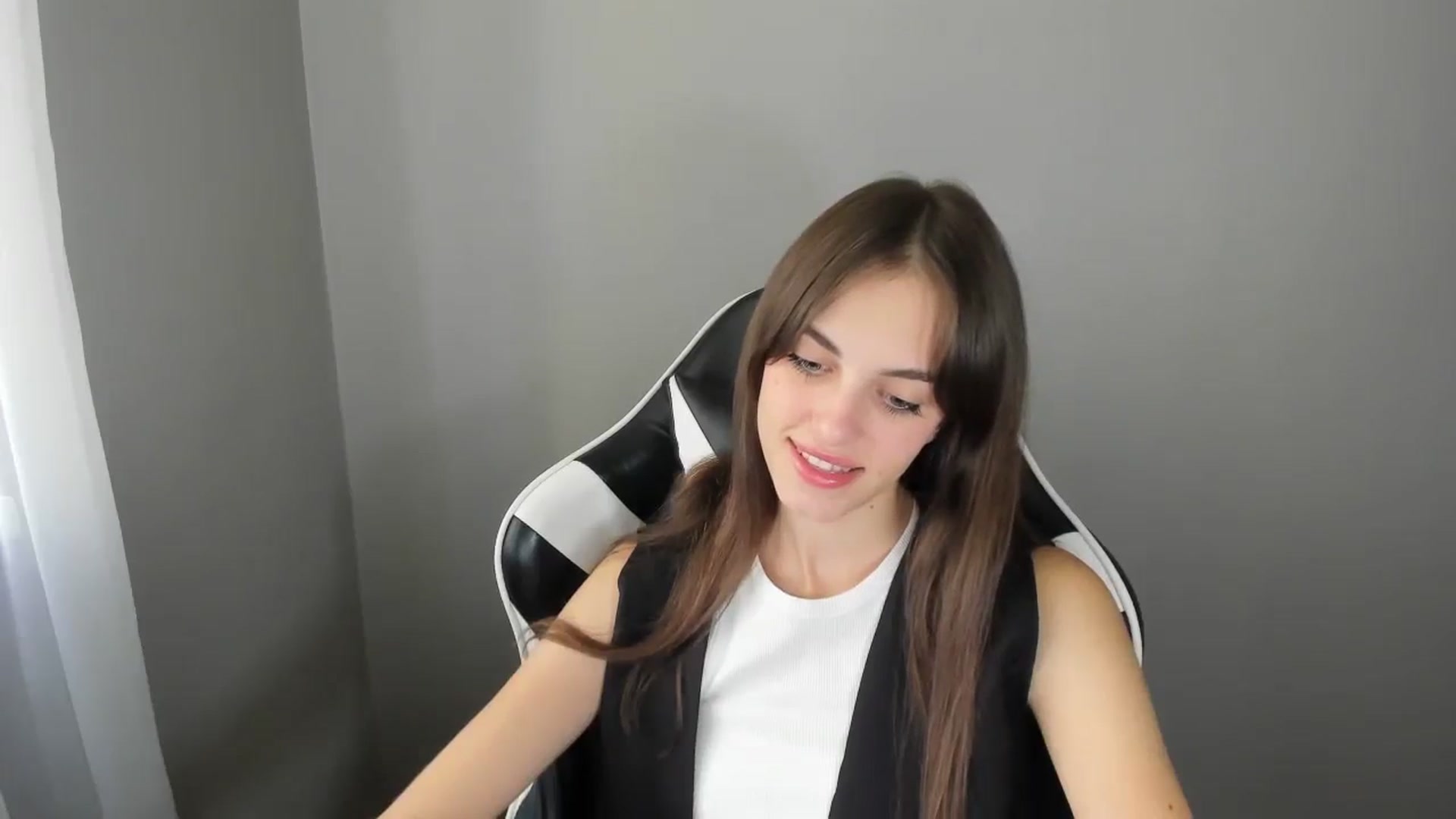 Gallery image thumbnail from Dashamoxy's myfreecams stream on, 08/21/2025, 12:48 image 4 of 20
