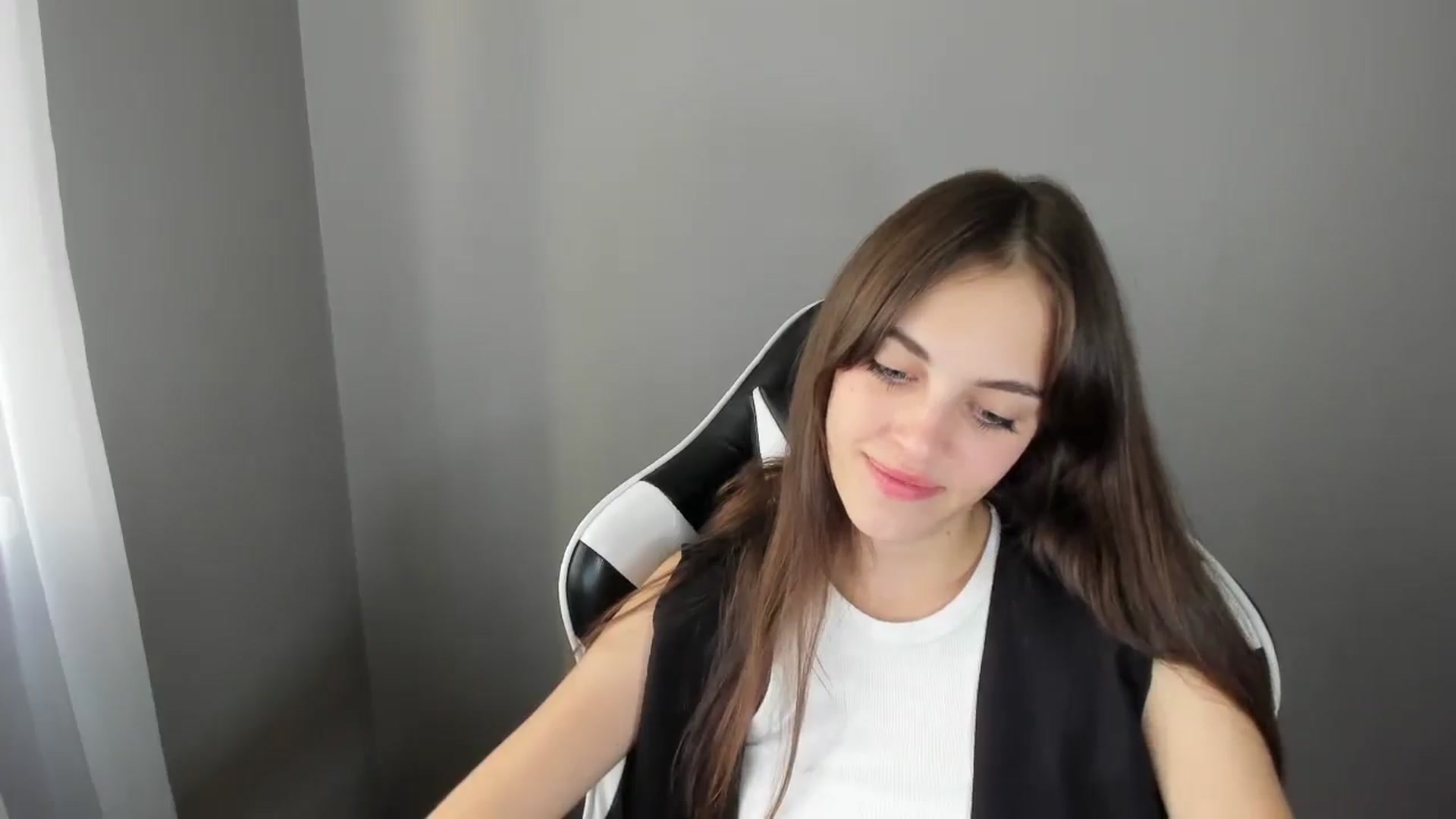 Gallery image thumbnail from Dashamoxy's myfreecams stream on, 08/21/2025, 12:48 image 10 of 20