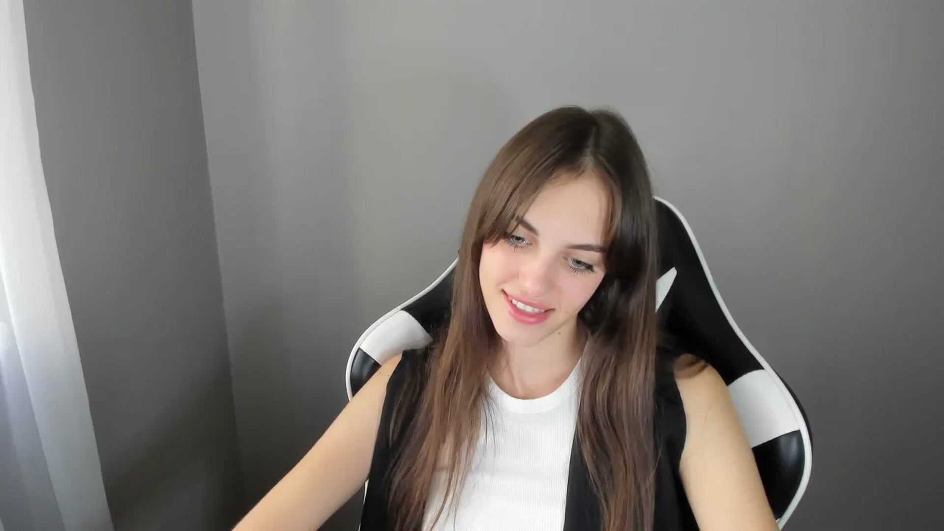 Gallery image thumbnail from Dashamoxy's myfreecams stream on, 08/21/2025, 12:48 image 12 of 20