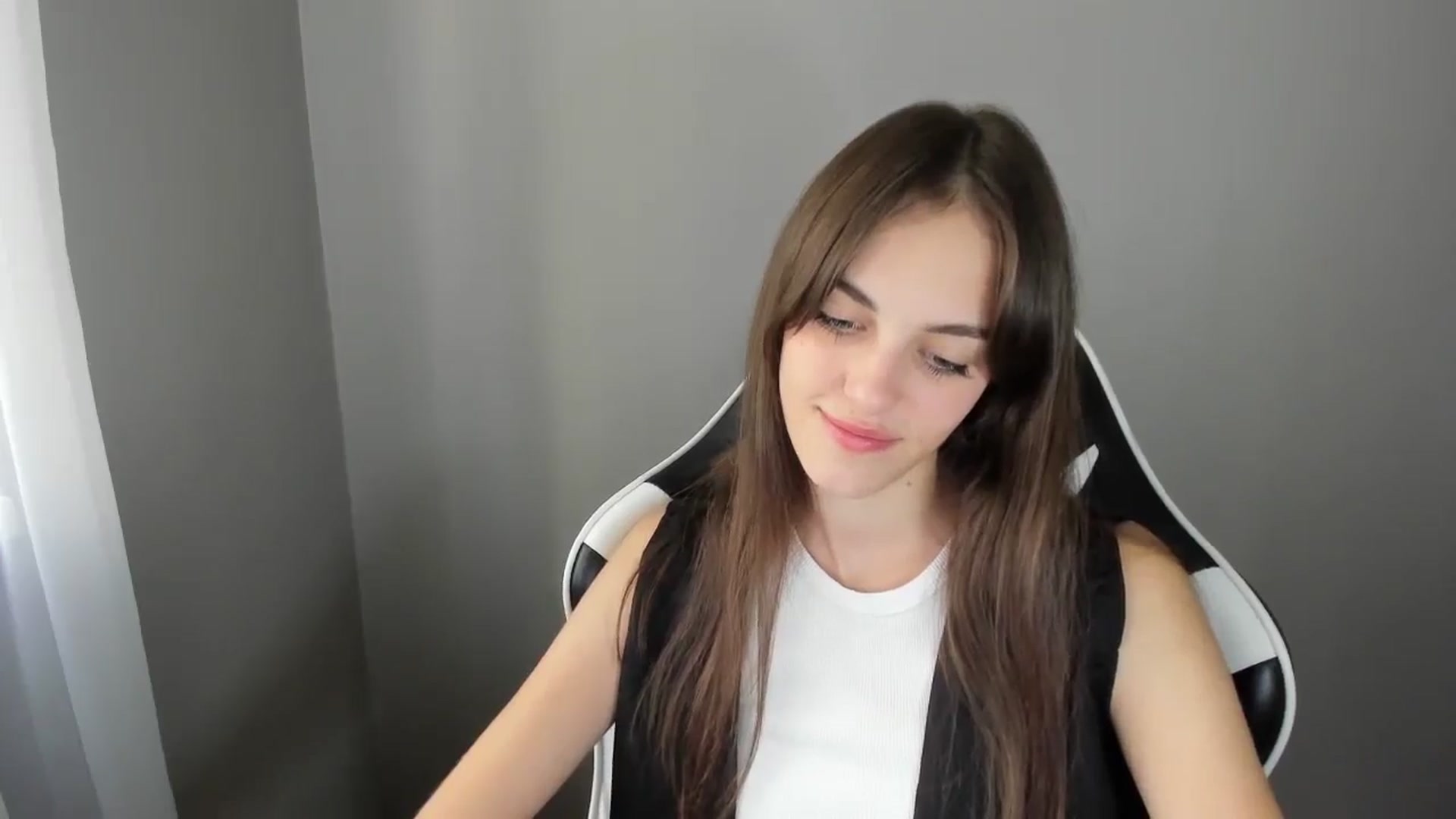 Gallery image thumbnail from Dashamoxy's myfreecams stream on, 08/21/2025, 12:48 image 9 of 20