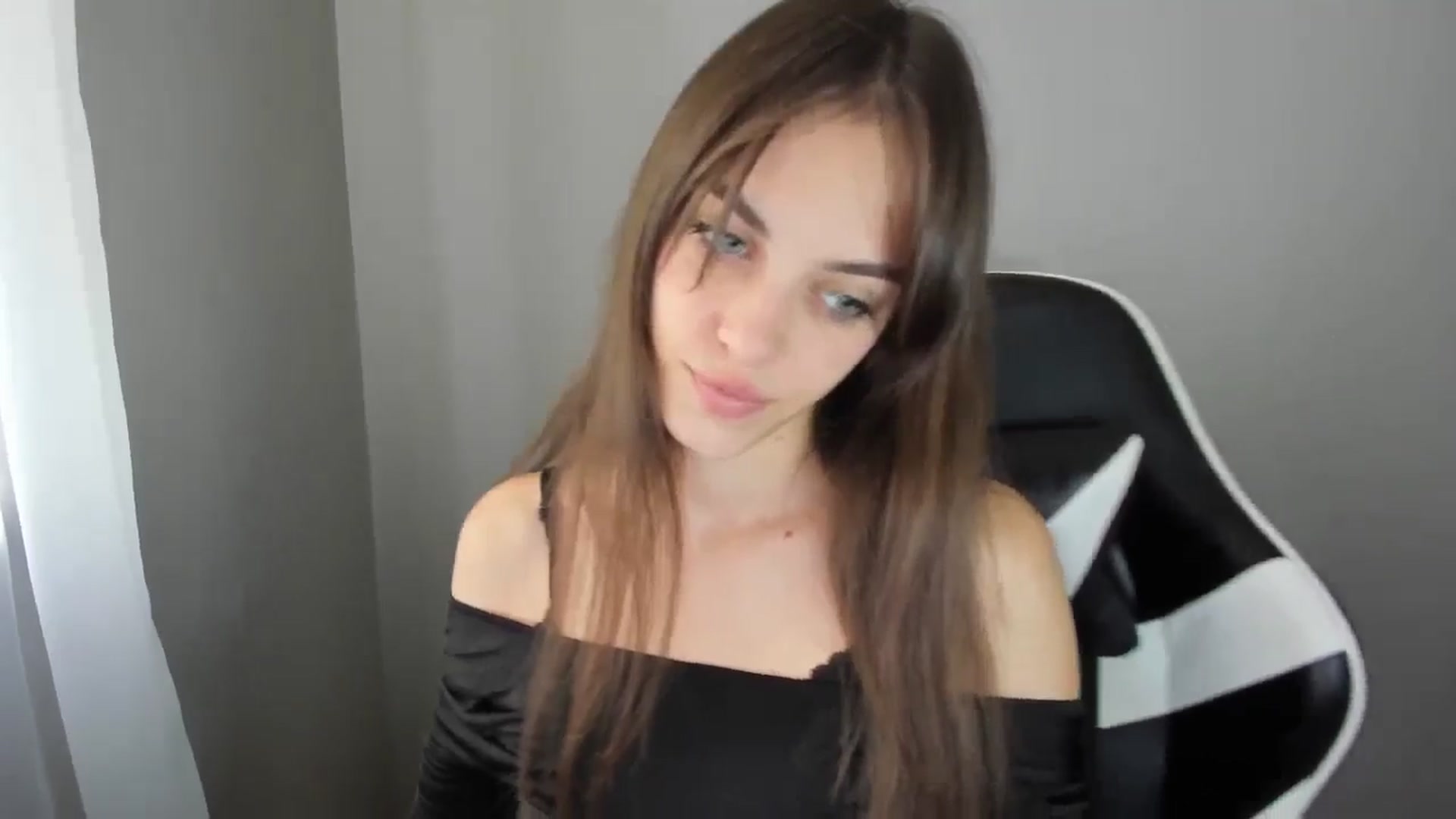 Gallery image thumbnail from Dashamoxy's myfreecams stream on, 08/24/2025, 11:21 image 15 of 20