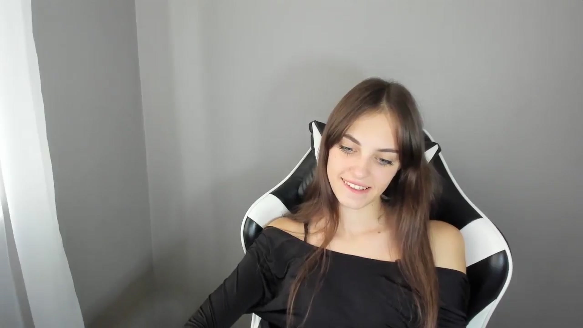 Gallery image thumbnail from Dashamoxy's myfreecams stream on, 08/24/2025, 12:34 image 12 of 20