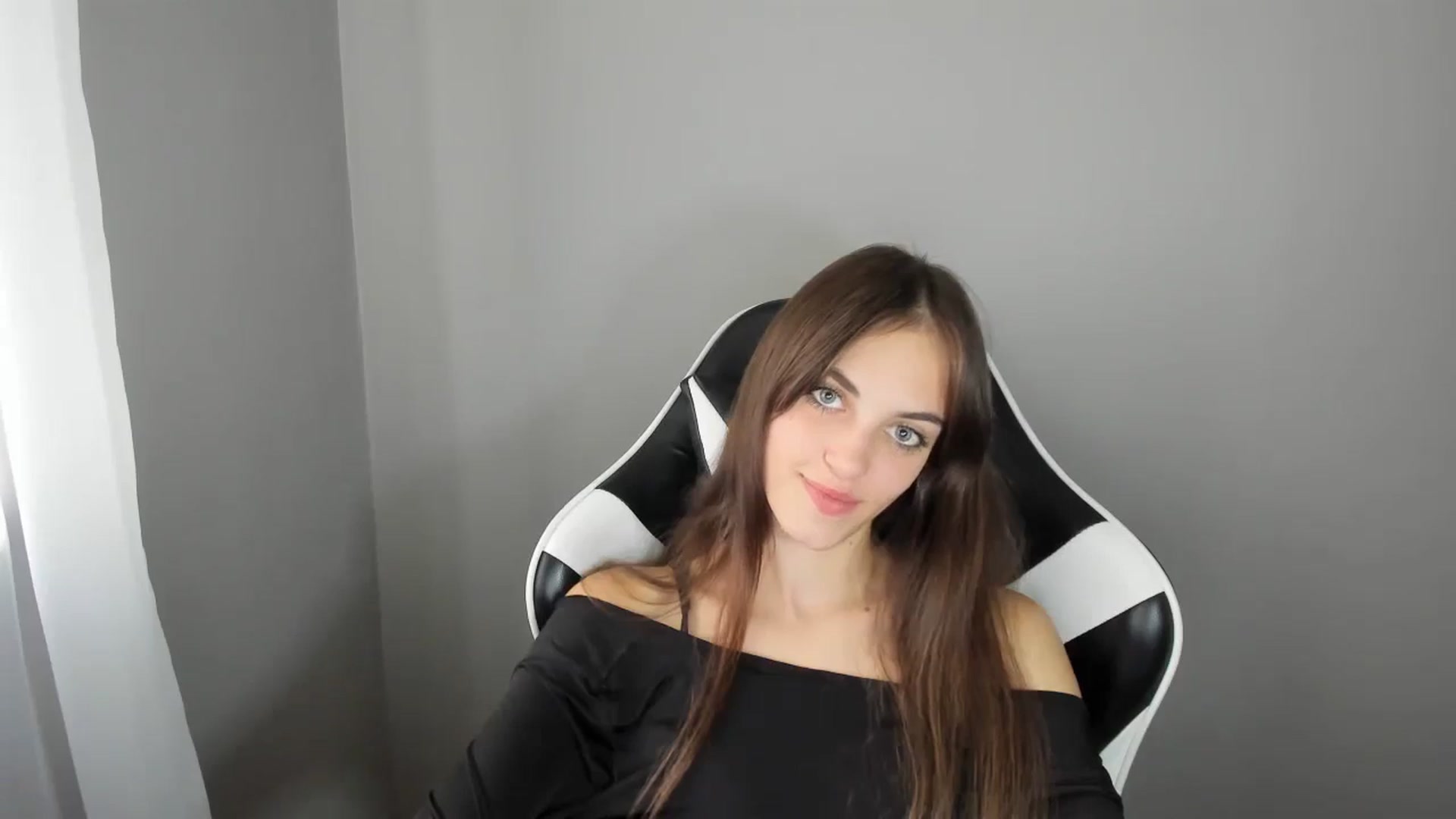 Gallery image thumbnail from Dashamoxy's myfreecams stream on, 08/24/2025, 12:34 image 19 of 20