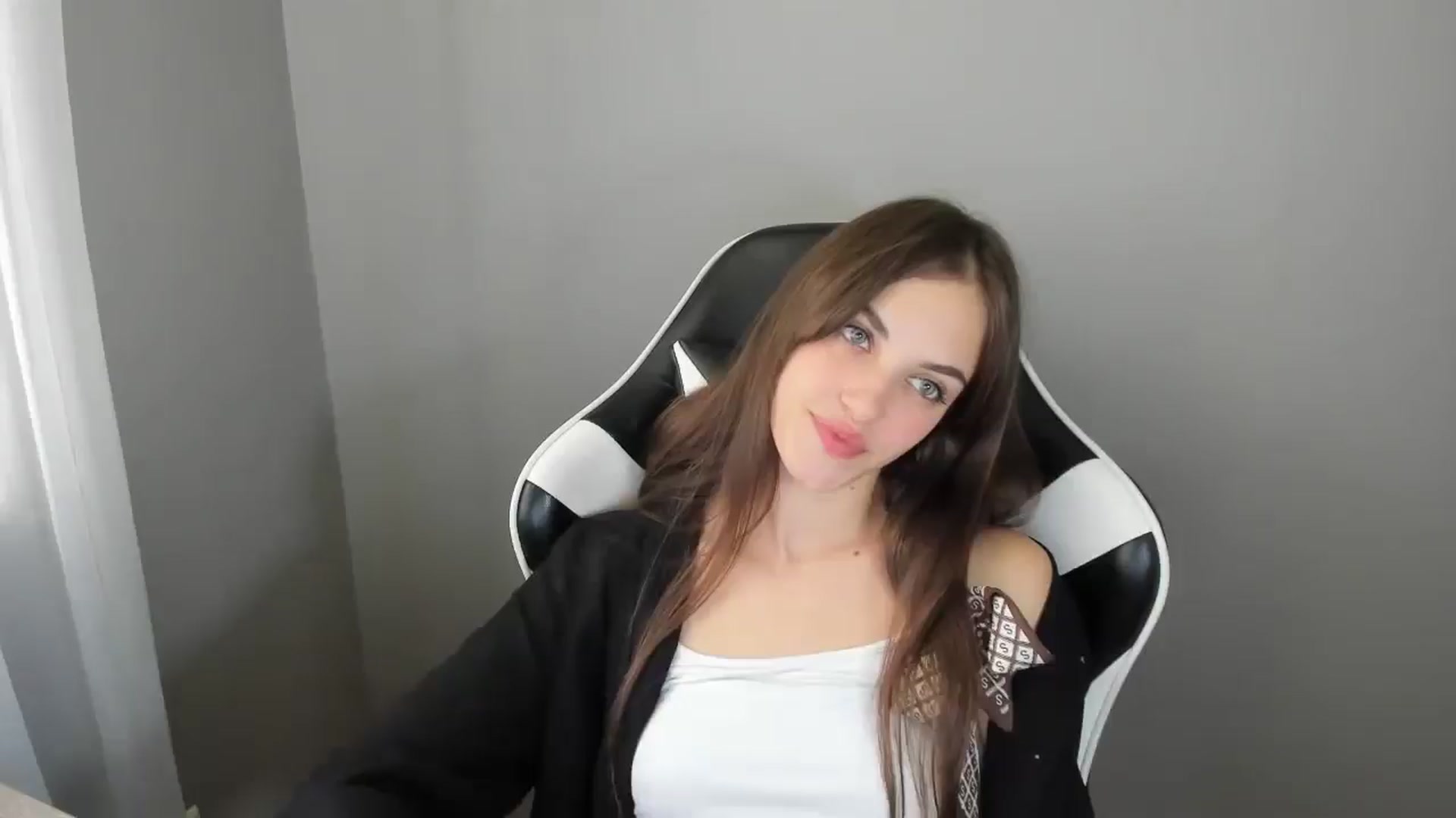 Gallery image thumbnail from Dashamoxy's myfreecams stream on, 08/27/2025, 11:22 image 15 of 20