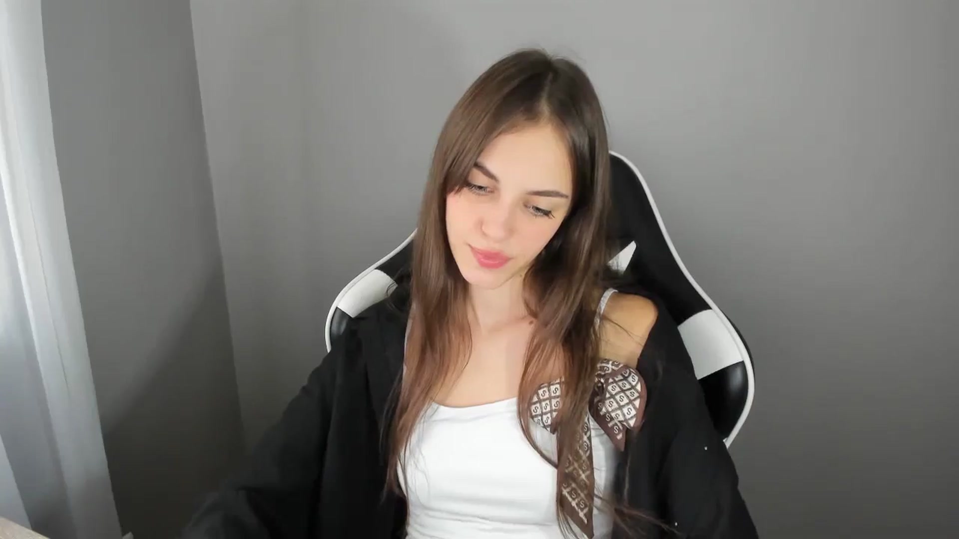 Gallery image thumbnail from Dashamoxy's myfreecams stream on, 08/27/2025, 11:43 image 4 of 20