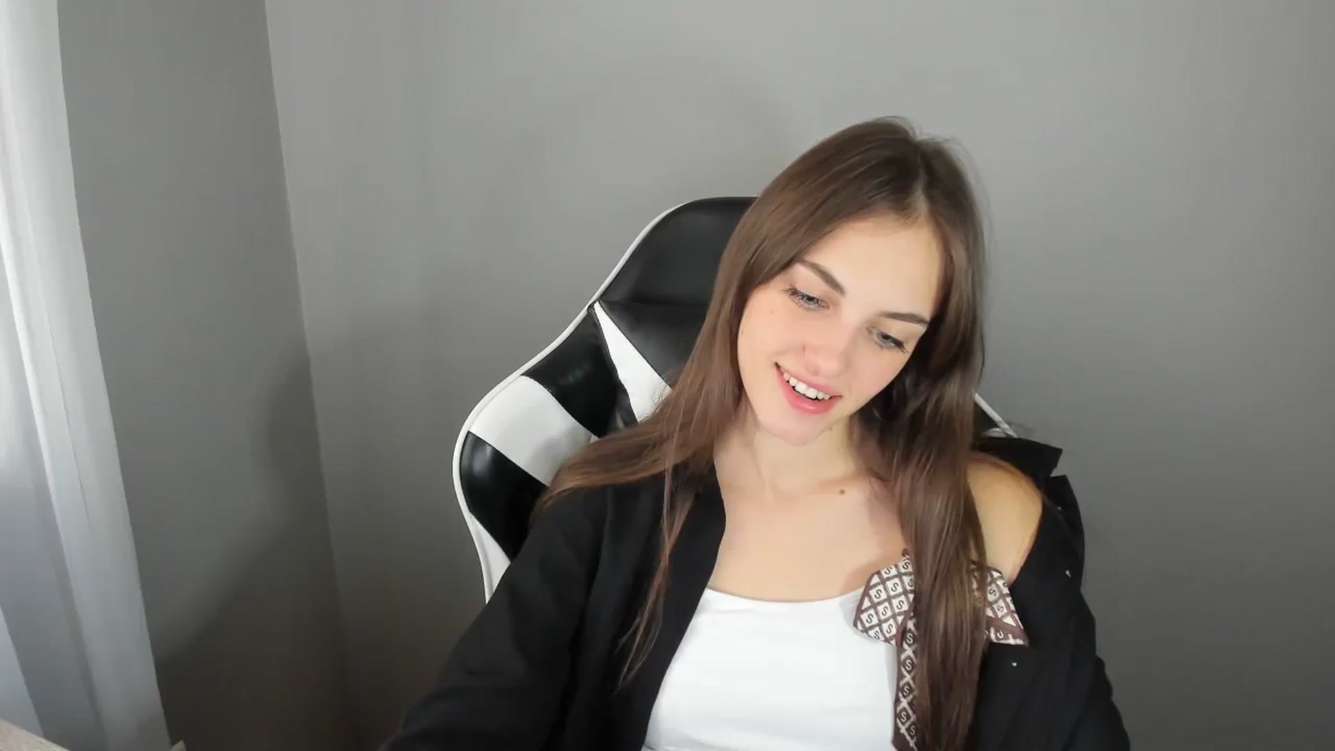 Gallery image thumbnail from Dashamoxy's myfreecams stream on, 08/27/2025, 12:19 image 9 of 20