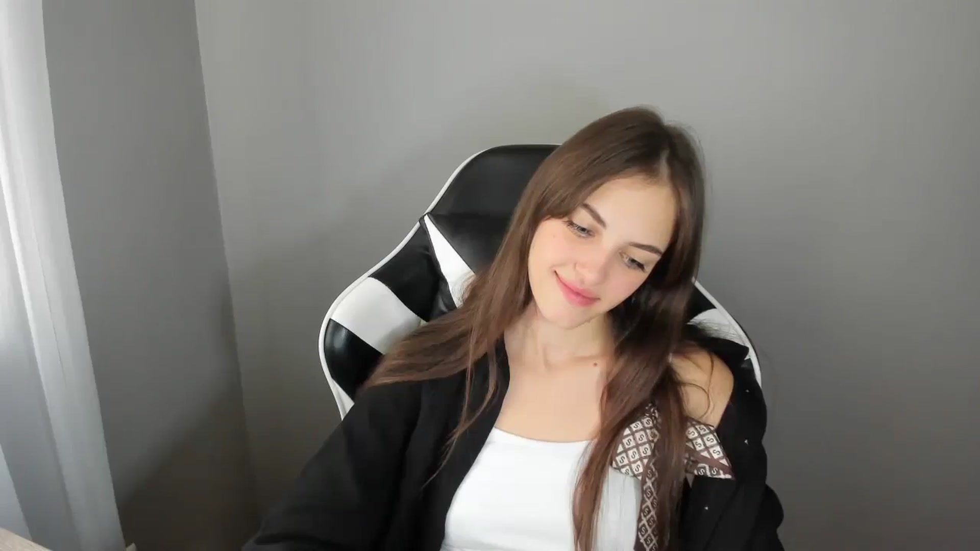 Gallery image thumbnail from Dashamoxy's myfreecams stream on, 08/27/2025, 12:19 image 15 of 20