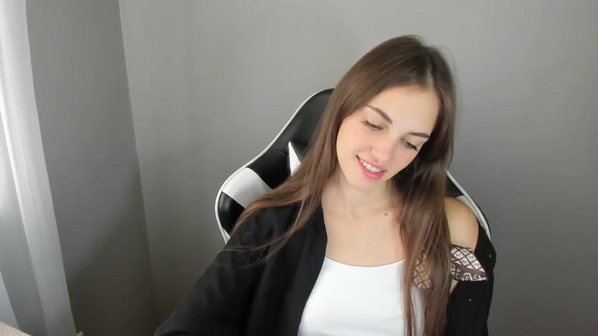 Gallery image thumbnail from Dashamoxy's myfreecams stream on, 08/27/2025, 12:19 image 2 of 20