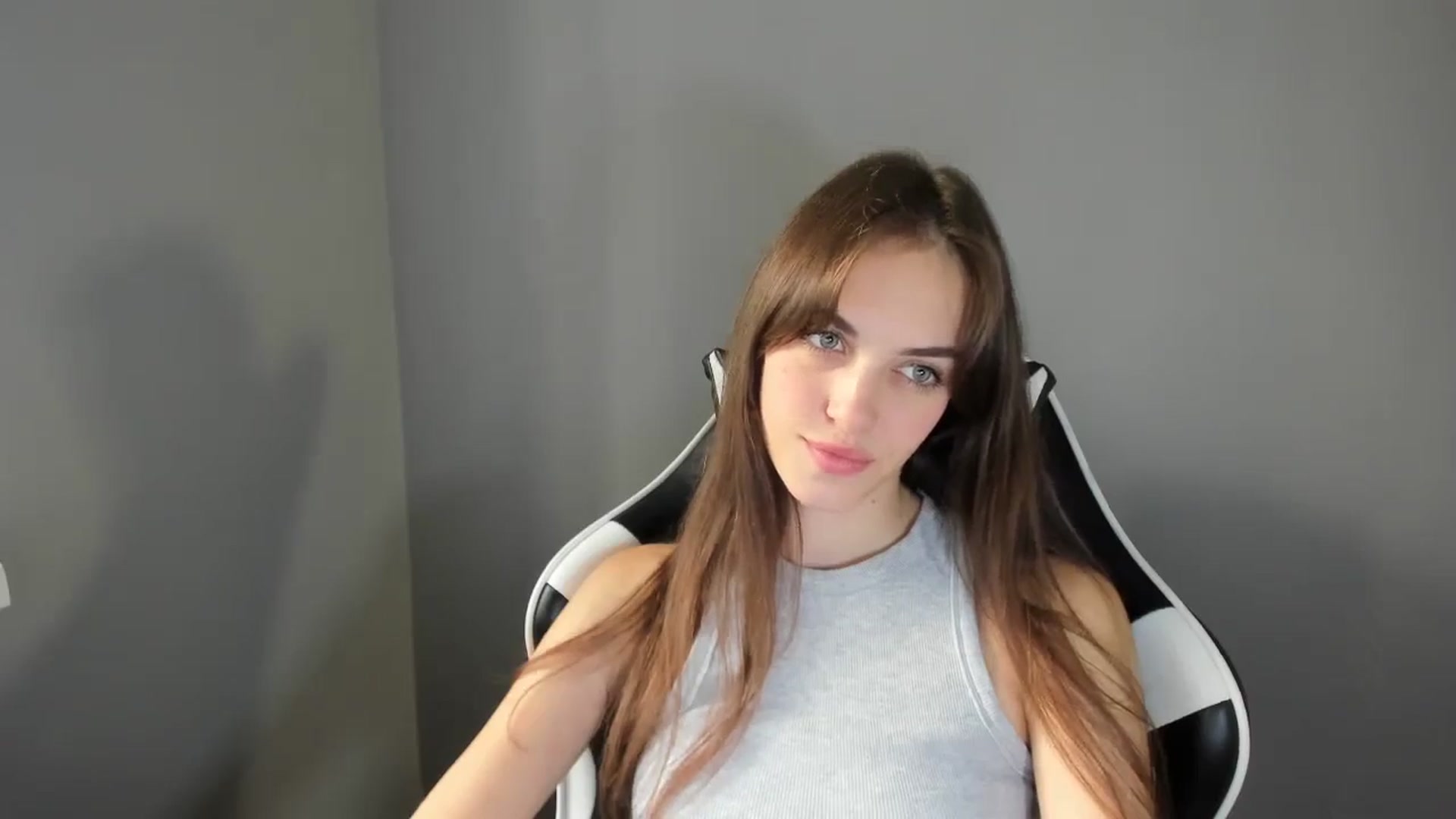 Gallery image thumbnail from Dashamoxy's myfreecams stream on, 08/28/2025, 13:28 image 7 of 20